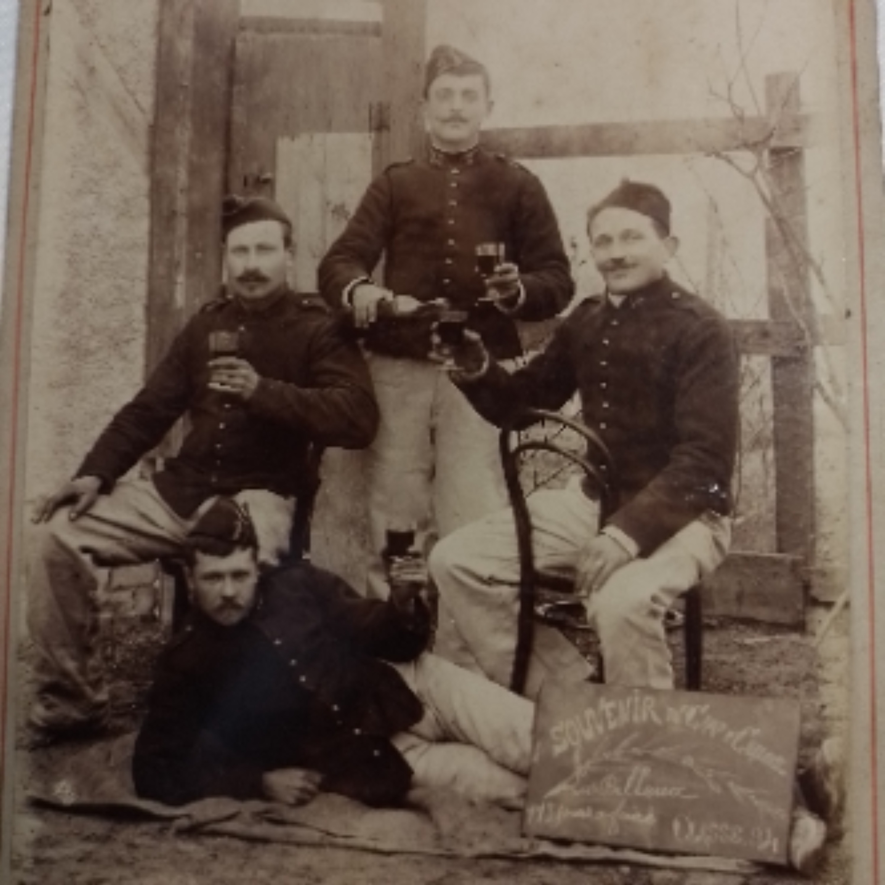 Voir photo 2 de Photo de soldats en uniformes, classe 1894 Photo de soldats en uniformes, classe 1894 État correct reconditionné photo 2