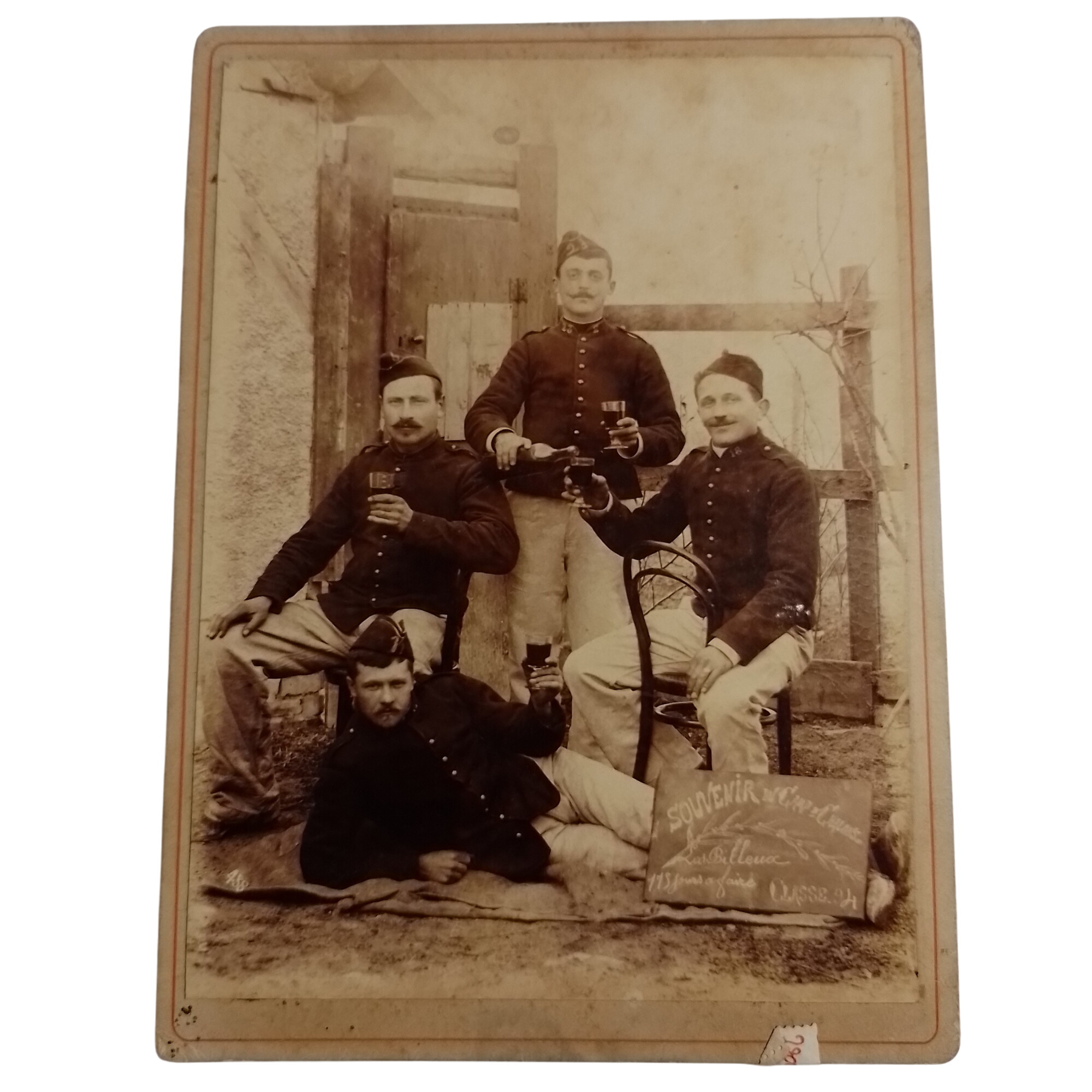 Photo de soldats en uniformes, classe 1894 État correct - 15,00 € Photo de soldats en uniformes, classe 1894 État correct reconditionné disponible sur Label Emmaüs