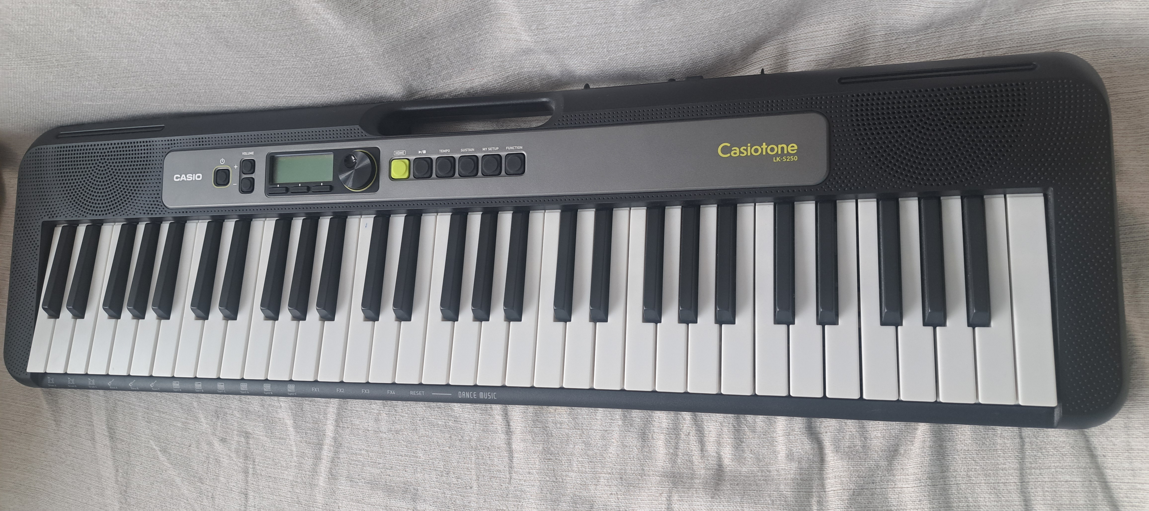 Piano électronique Casio LK-S250 Très bon état reconditionné disponible sur Zic Ethic
