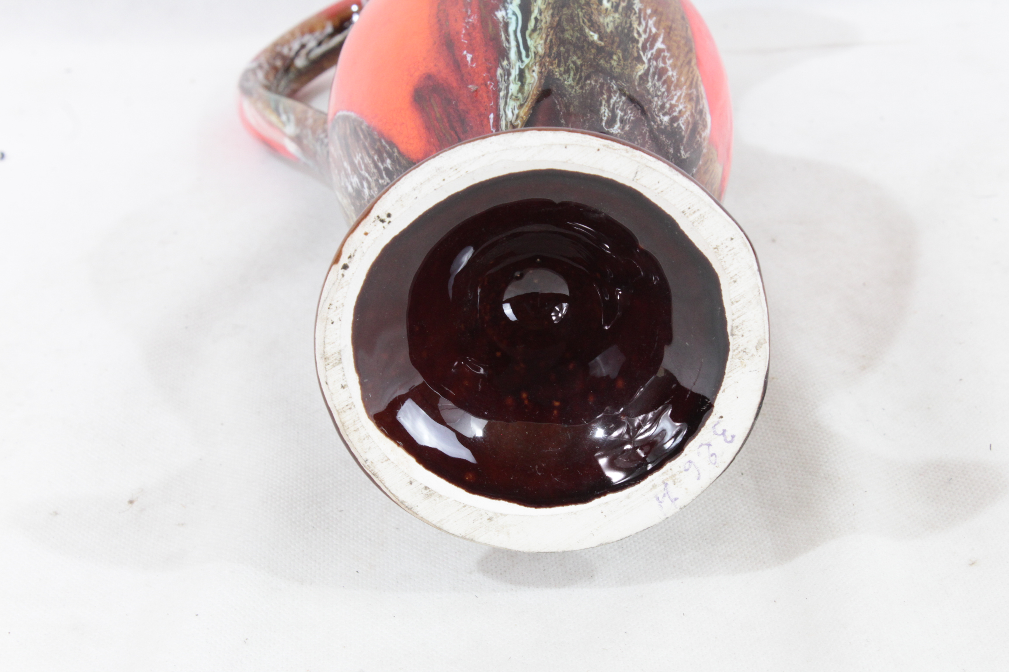 Voir photo 4 de Pichet à vin ou à eau style Vallauris AM années 50/60. Pichet à vin ou à eau style Vallauris AM années 50/60. reconditionné photo 4