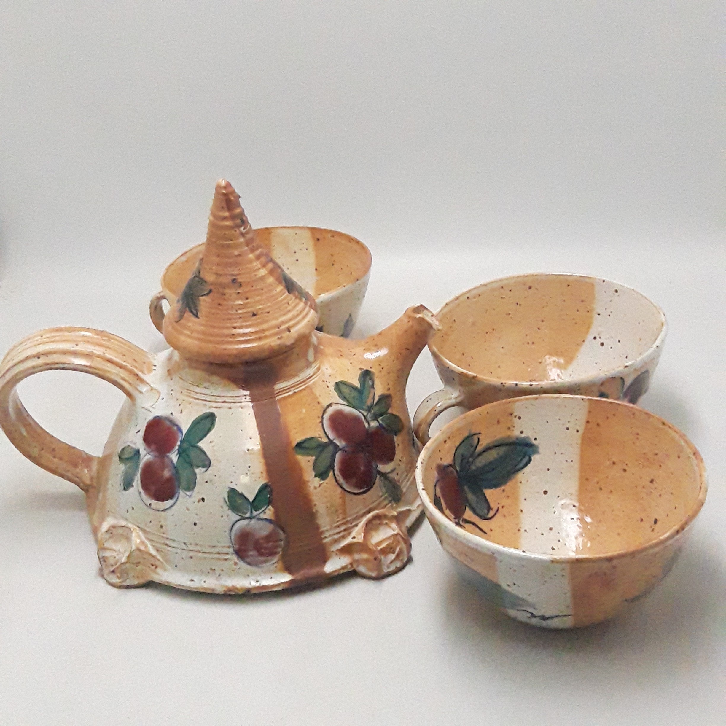 Voir photo 5 de Pichet avec 4 mugs de Vallauris Pichet avec 4 mugs de Vallauris Très bon état reconditionné photo 5