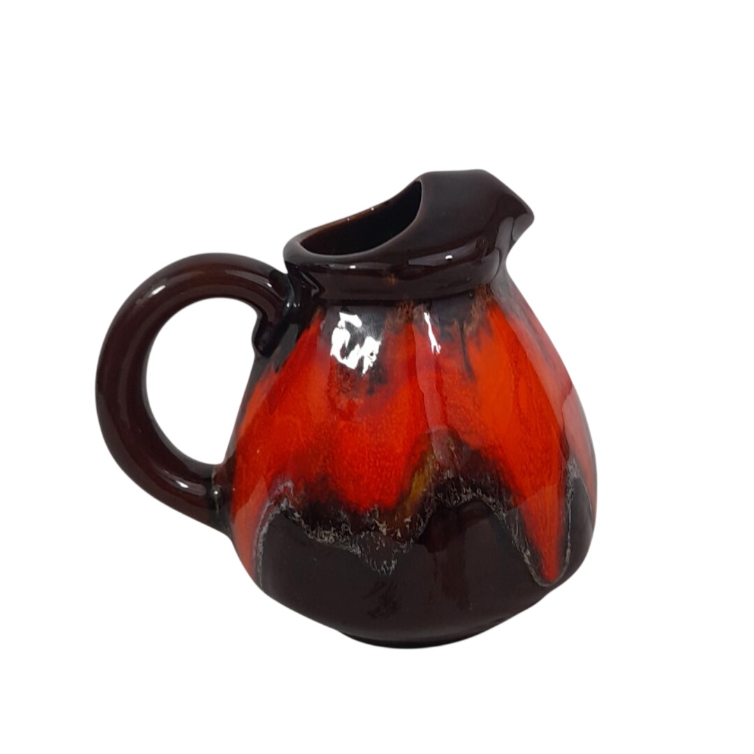 Pichet / Broc vintage en Céramique émaillée "Écume de mer" – Rouge lave et marron Très bon état - 10,00 € Pichet / Broc vintage en Céramique émaillée "Écume de mer" – Rouge lave et marron Très bon état reconditionné disponible sur Label Emmaüs
