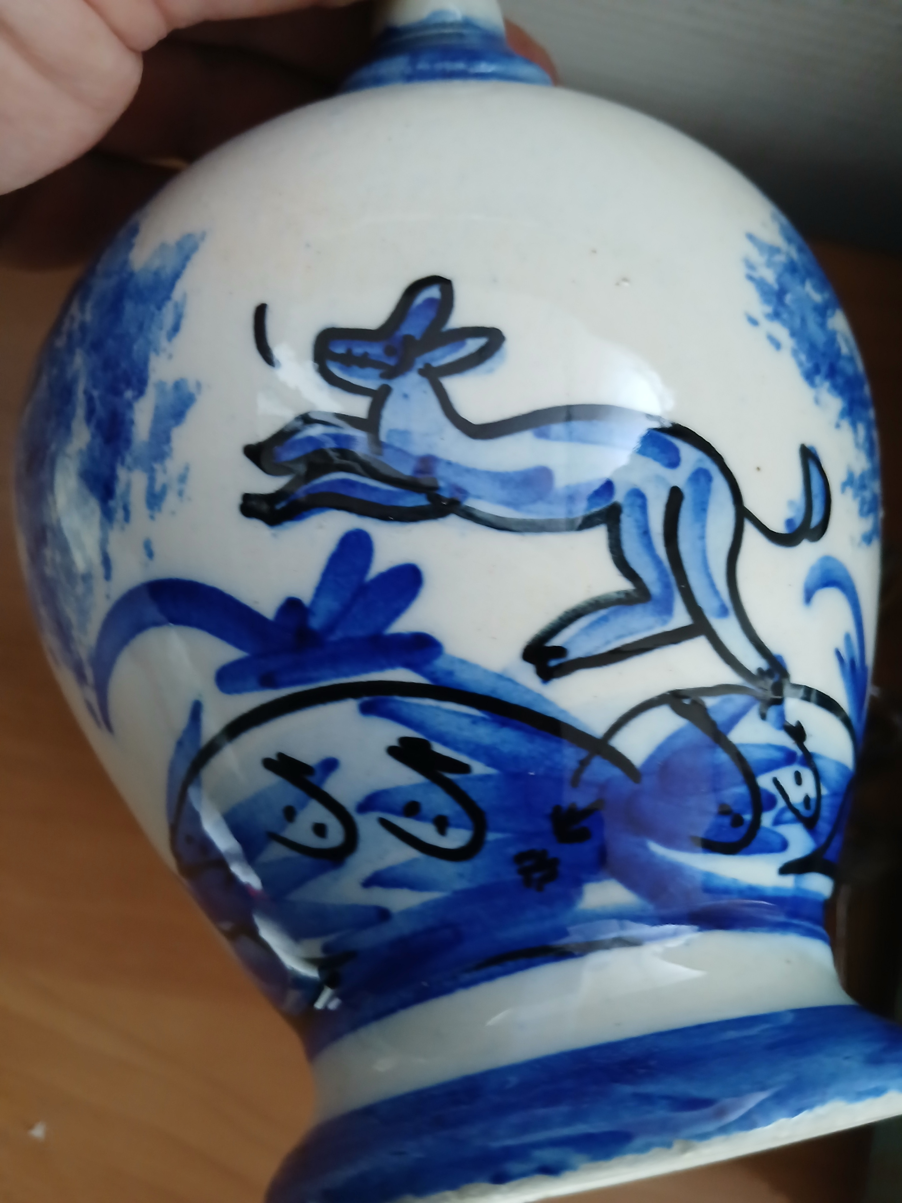 Voir photo 2 de Pichet, cruche, chevrette en céramique à décor de camaïeu de bleu. Pichet, cruche, chevrette en céramique à décor de camaïeu de bleu. Bon état reconditionné photo 2
