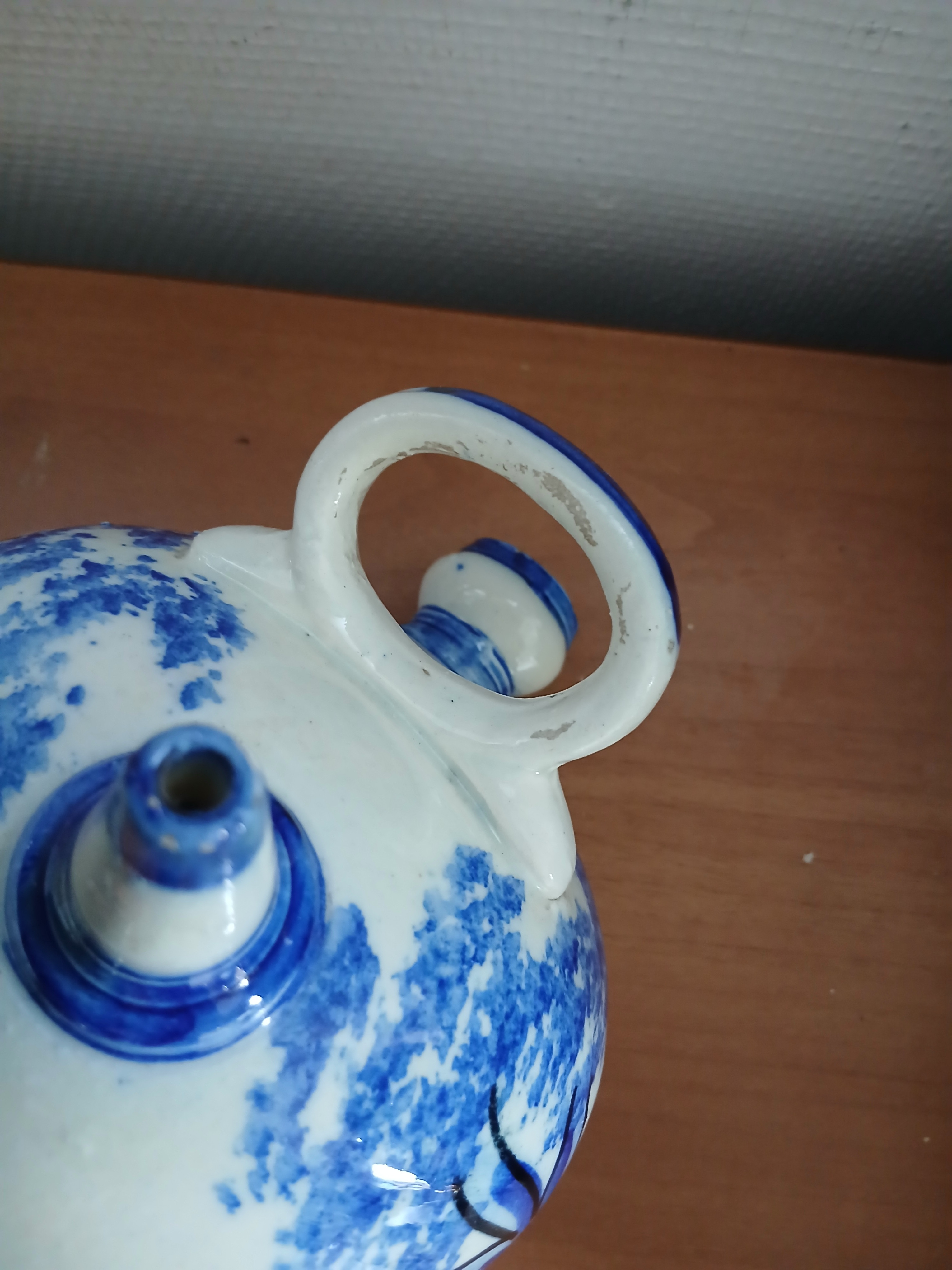 Voir photo 5 de Pichet, cruche, chevrette en céramique à décor de camaïeu de bleu. Pichet, cruche, chevrette en céramique à décor de camaïeu de bleu. Bon état reconditionné photo 5