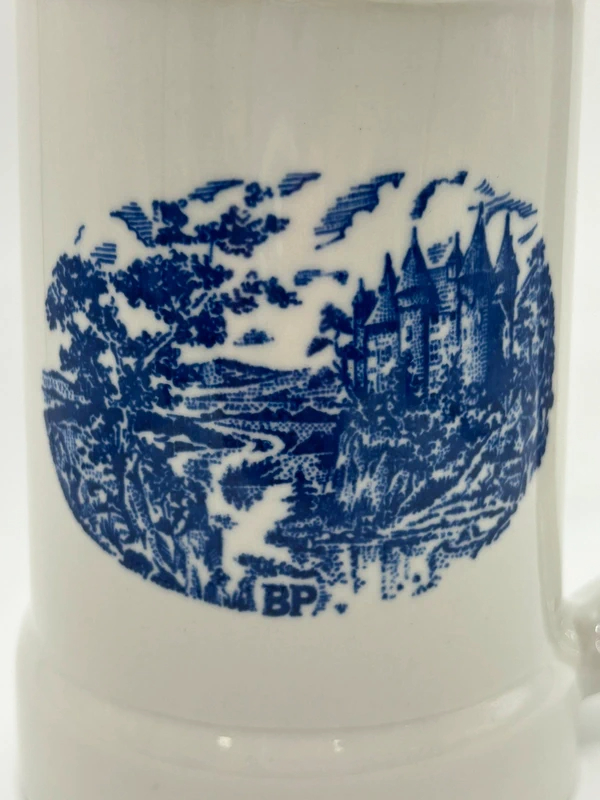 Voir photo 7 de Pichet porcelaine Pyroblan BP décor château bleu blanc vintage résistant au four Pichet porcelaine Pyroblan BP décor château bleu blanc vintage résistant au four Très bon état reconditionné photo 7