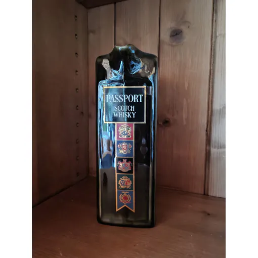 Pichet Publicitaire Passport Scotch Whisky Bon état reconditionné disponible sur Rakuten