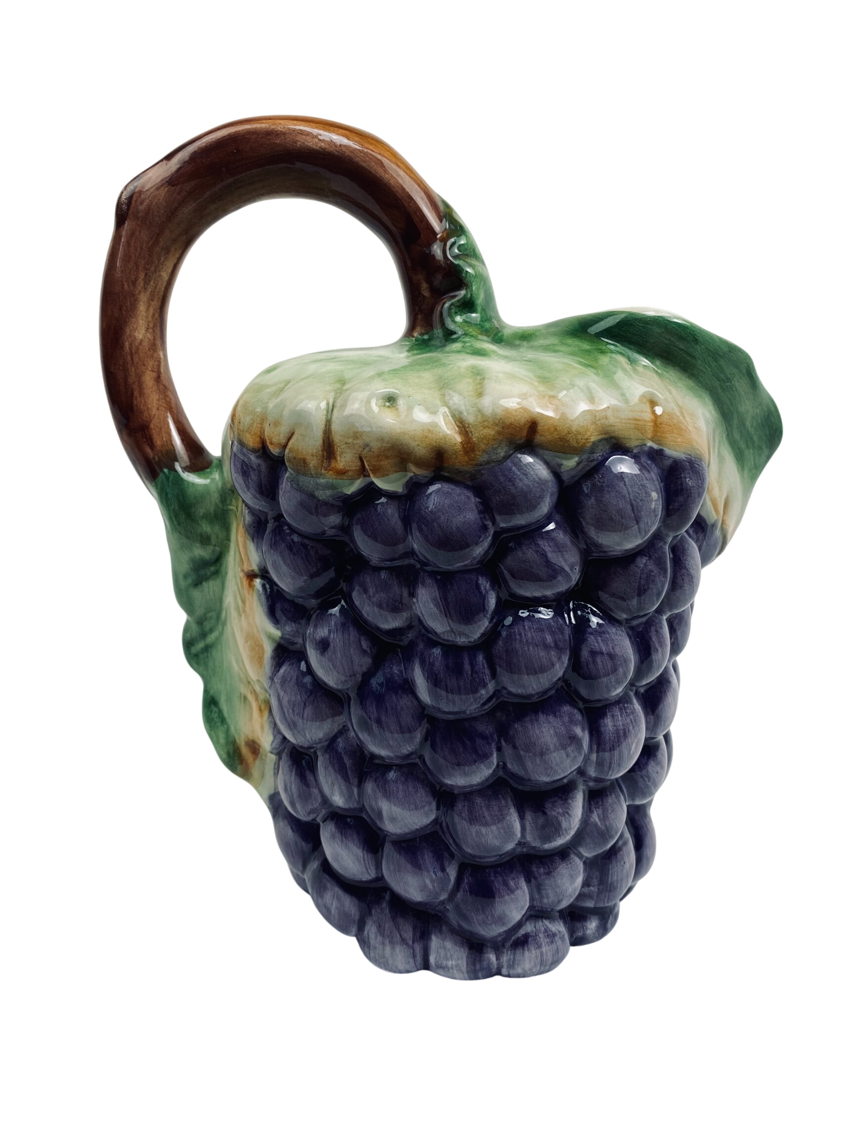 Pichet vintage en céramique/barbotine Grappe de raisin - Peint à la main - 40,00 € Pichet vintage en céramique/barbotine Grappe de raisin - Peint à la main reconditionné disponible sur Label Emmaüs