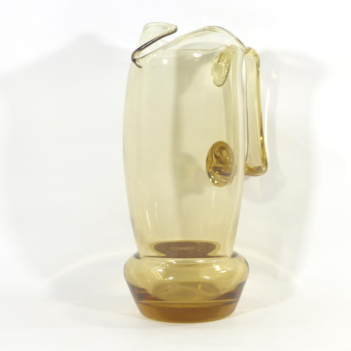 Pichet vintage en verre épais - Forme abstraite Bon état - 10,00 € Pichet vintage en verre épais - Forme abstraite Bon état reconditionné disponible sur Label Emmaüs