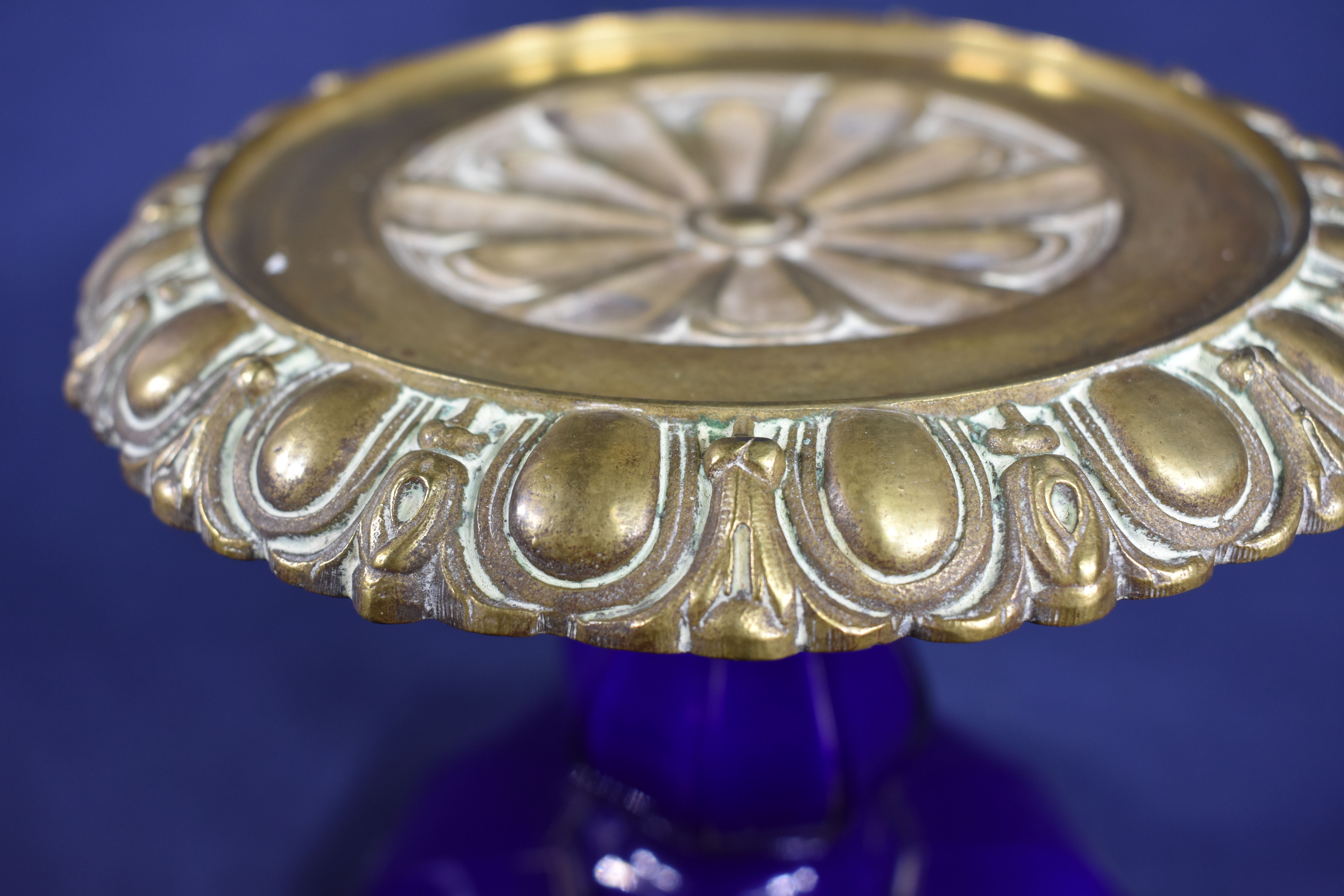 Voir photo 8 de Pied de coupe en porcelaine et bronze (à fourbis) - Haut 18, Diam 18 cm Pied de coupe en porcelaine et bronze (à fourbis) - Haut 18, Diam 18 cm Bon état reconditionné photo 8