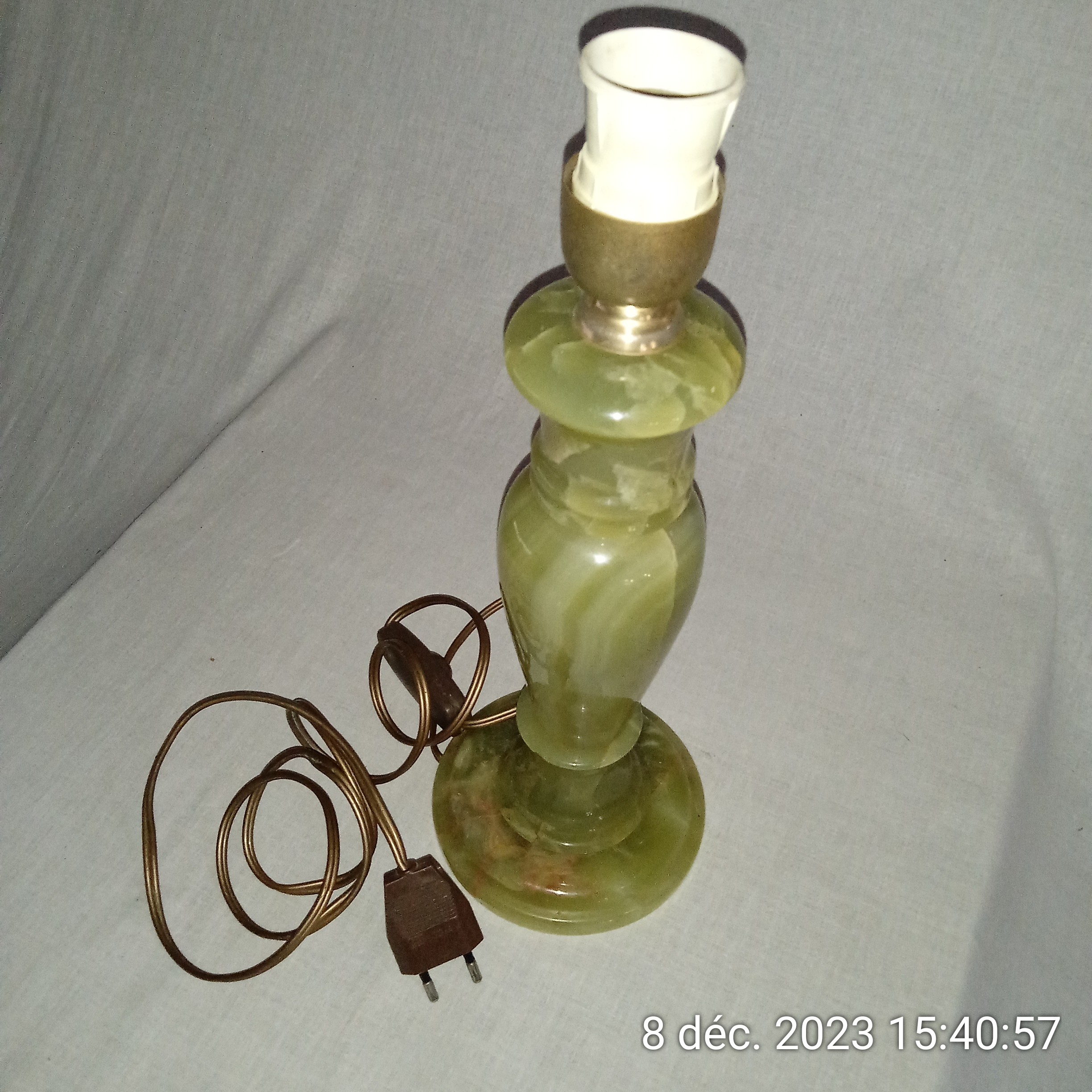 Voir photo 6 de Pied de lampe de table en marbre onyx vert Italy années 1960 Pied de lampe de table en marbre onyx vert Italy années 1960 Bon état reconditionné photo 6