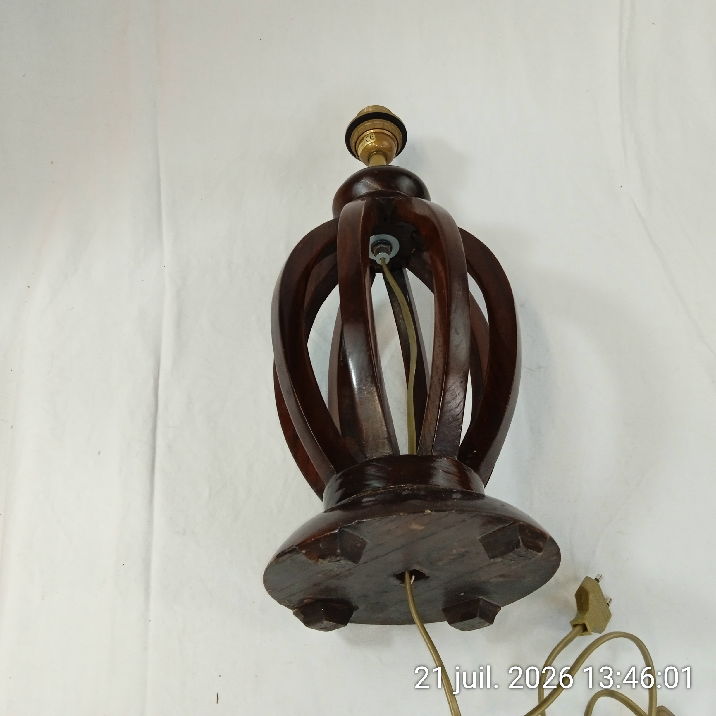 Voir photo 2 de Pied de lampe en bois sculpté artisanale vintage Art déco Pied de lampe en bois sculpté artisanale vintage Art déco Bon état reconditionné photo 2