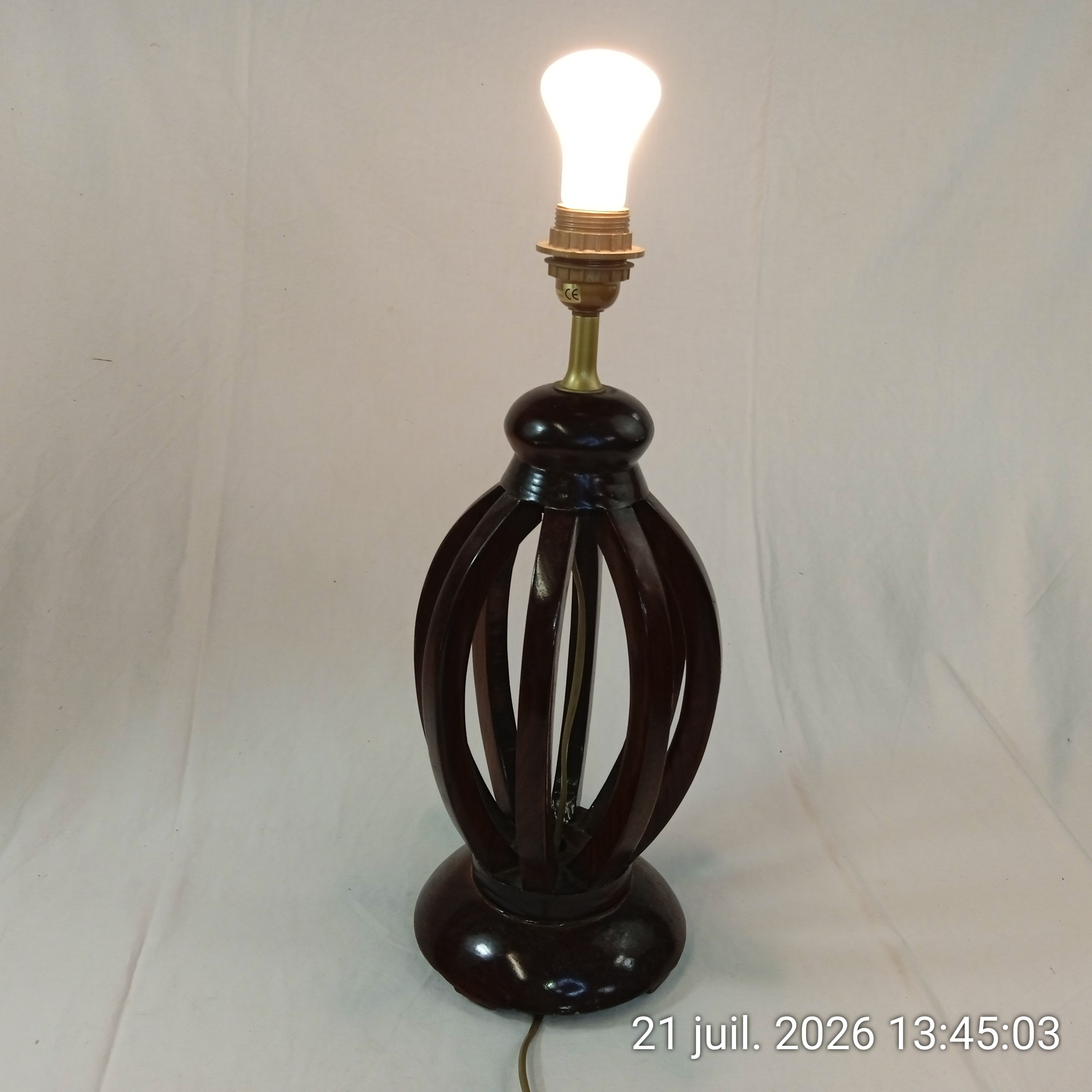 Voir photo 3 de Pied de lampe en bois sculpté artisanale vintage Art déco Pied de lampe en bois sculpté artisanale vintage Art déco Bon état reconditionné photo 3