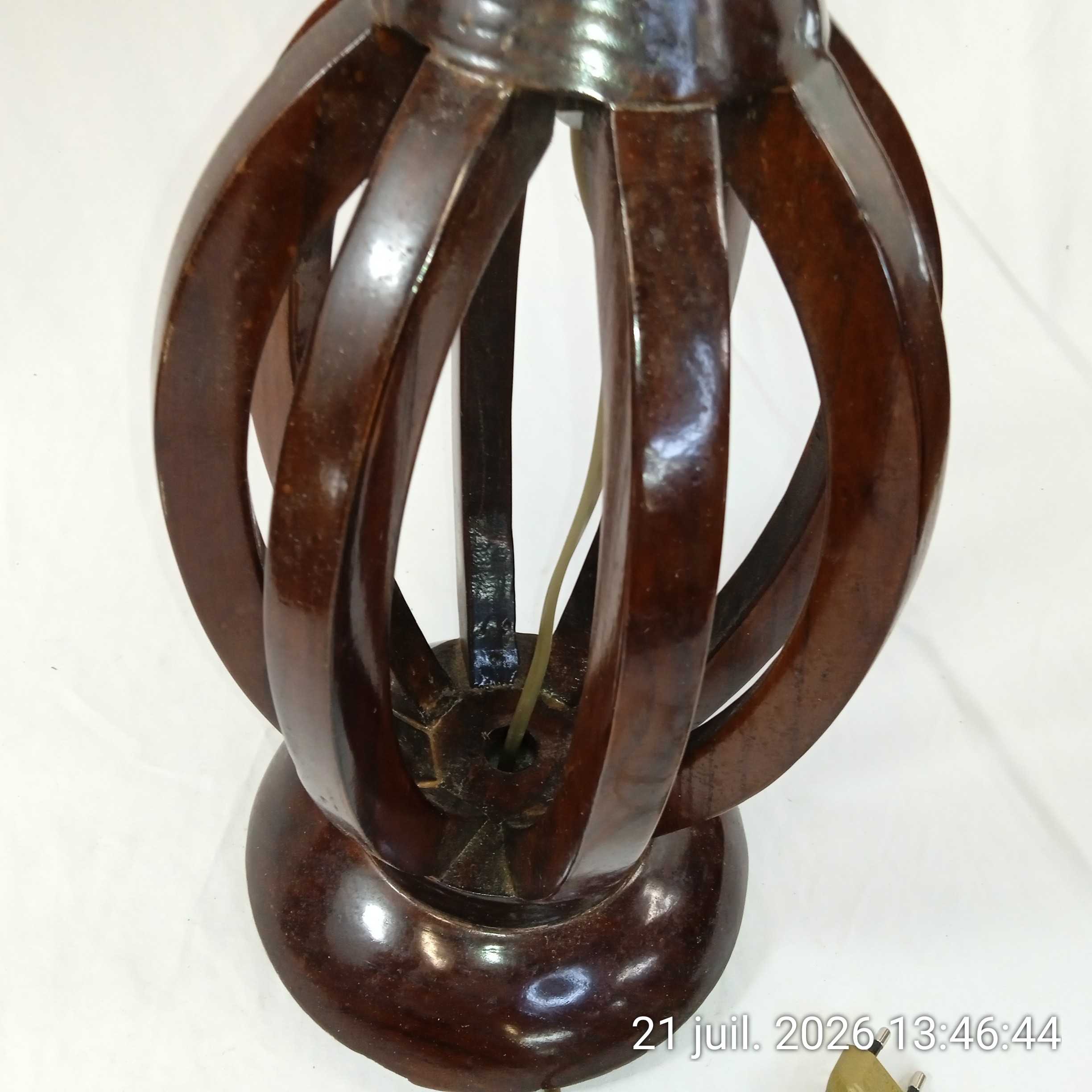Voir photo 5 de Pied de lampe en bois sculpté artisanale vintage Art déco Pied de lampe en bois sculpté artisanale vintage Art déco Bon état reconditionné photo 5