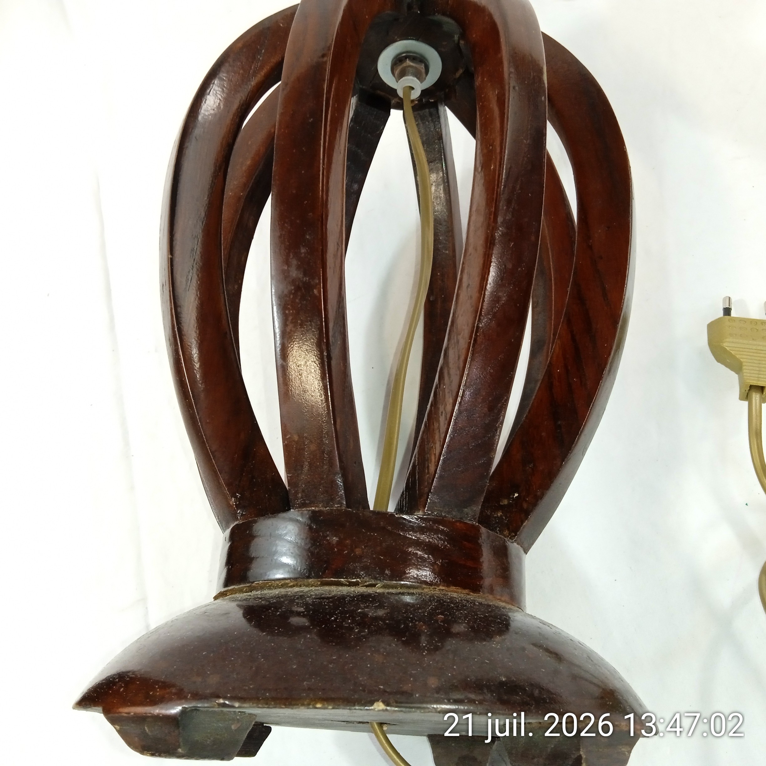 Voir photo 7 de Pied de lampe en bois sculpté artisanale vintage Art déco Pied de lampe en bois sculpté artisanale vintage Art déco Bon état reconditionné photo 7