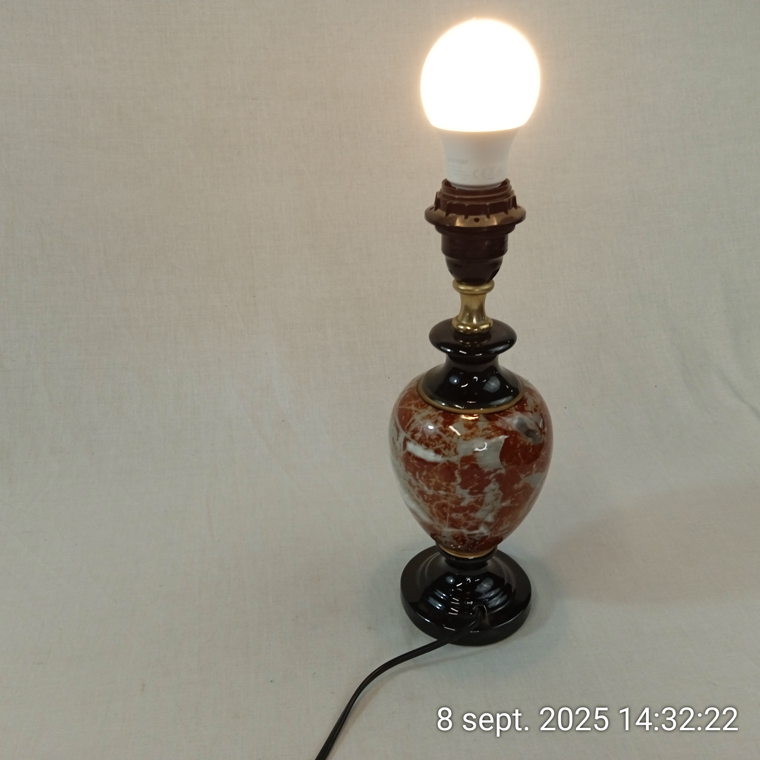 Voir photo 2 de Pied de lampe en céramique imitation marbre vintage Pied de lampe en céramique imitation marbre vintage Très bon état reconditionné photo 2