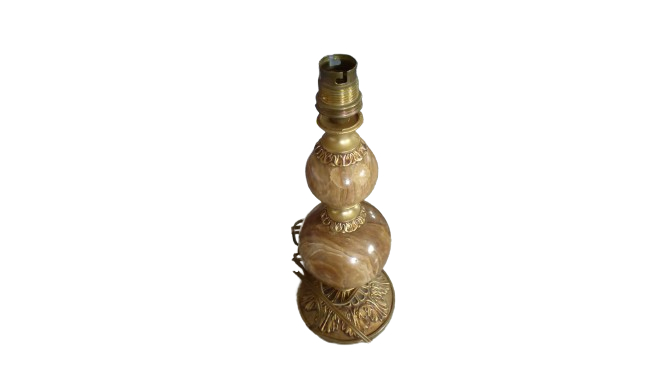 Pied de lampe en Onyx et en laiton (29 cm) - Fonctionnelle Bon état - 30,00 € Pied de lampe en Onyx et en laiton (29 cm) - Fonctionnelle Bon état reconditionné disponible sur Label Emmaüs