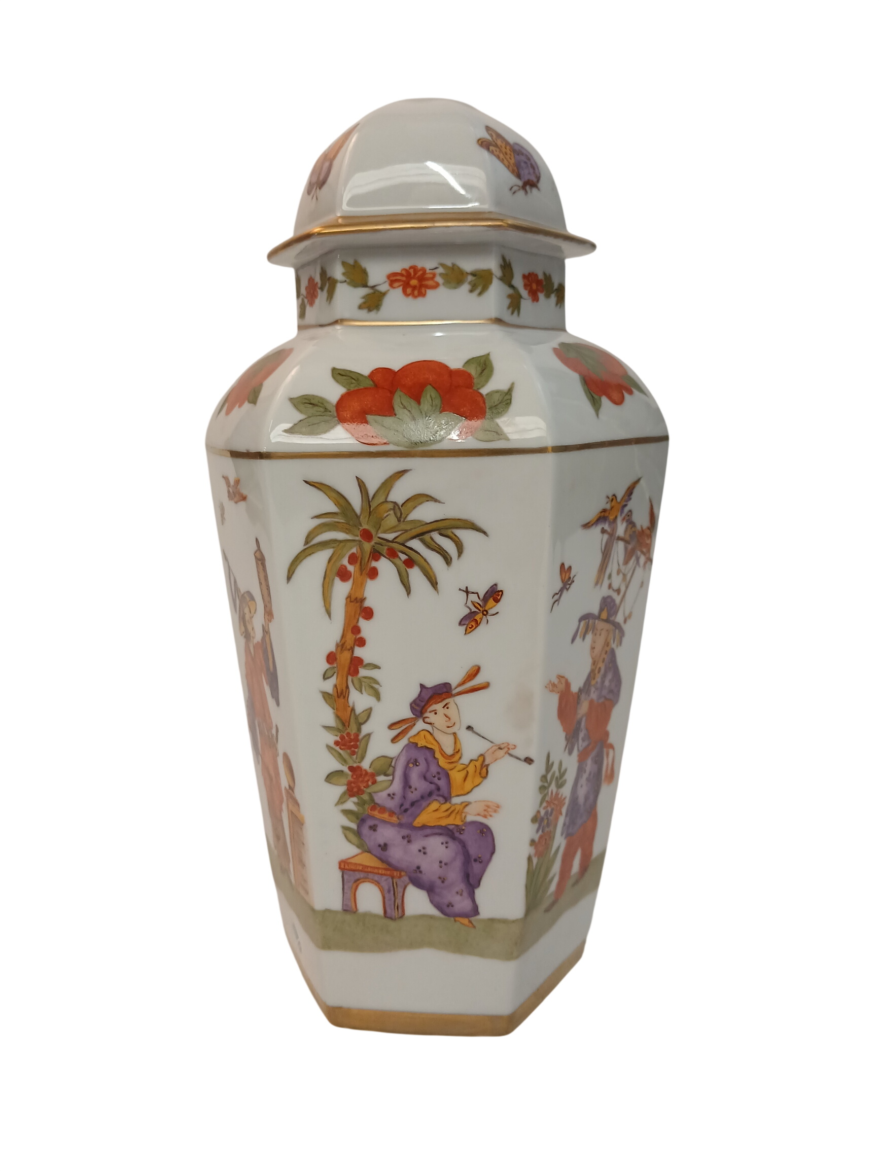Pied de lampe style faïence chinoise - porcelaine de Limoges Bon état - 20,00 € Pied de lampe style faïence chinoise - porcelaine de Limoges Bon état reconditionné disponible sur Label Emmaüs