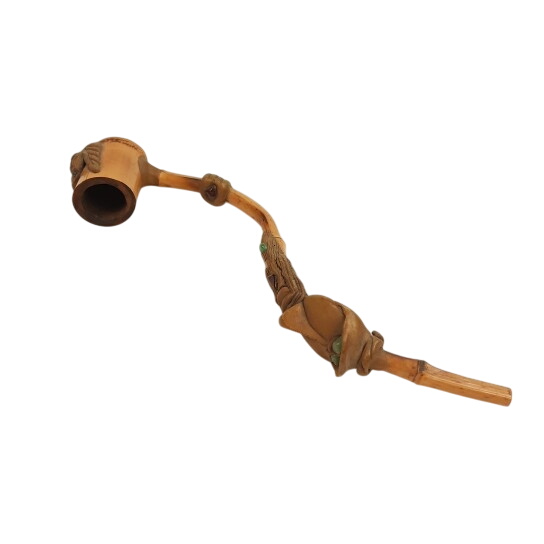 Pipe de collection en bois clair et décor pierres de couleur Très bon état - 50,00 € Pipe de collection en bois clair et décor pierres de couleur Très bon état reconditionné disponible sur Label Emmaüs