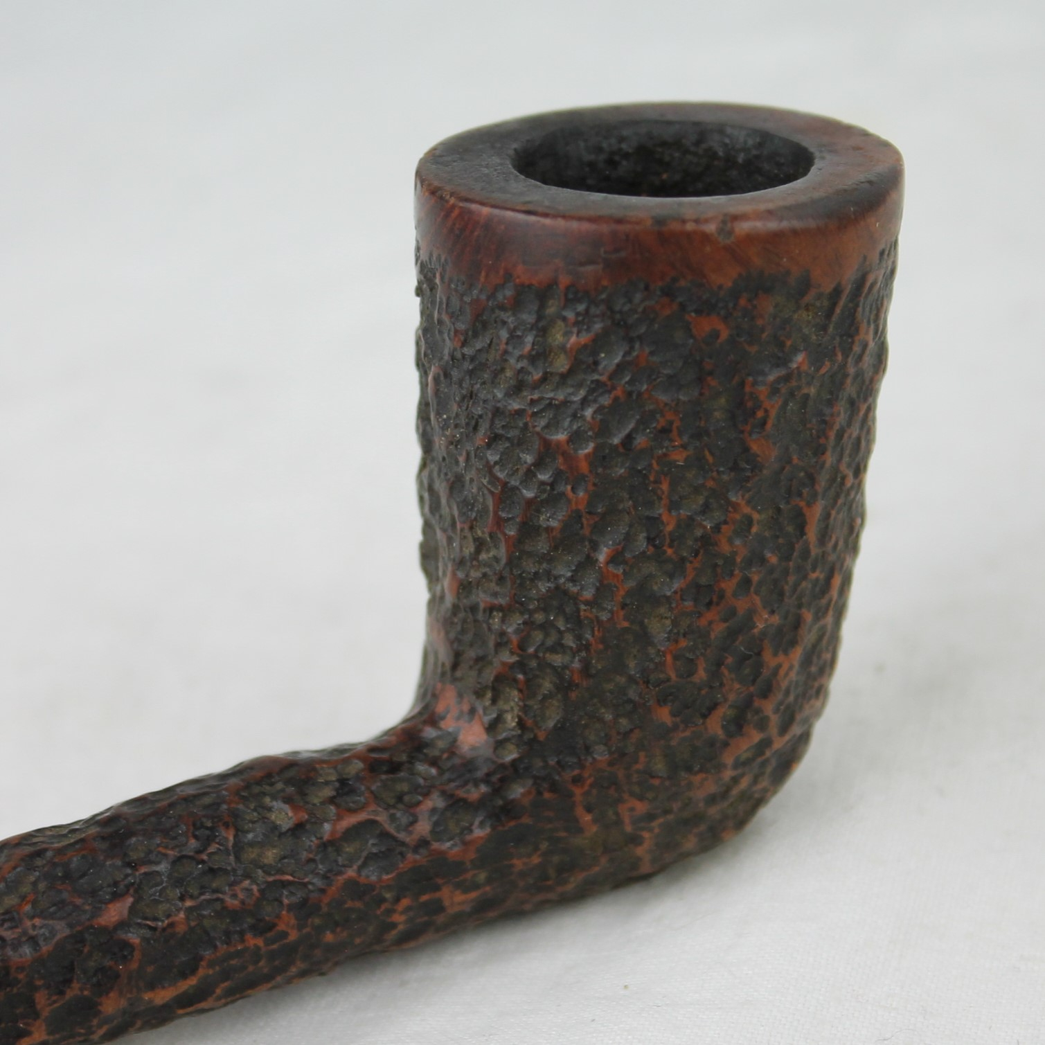 Voir photo 2 de Pipe "EPC Majestic" - Bois de Bruyère Pipe "EPC Majestic" - Bois de Bruyère Bon état reconditionné photo 2