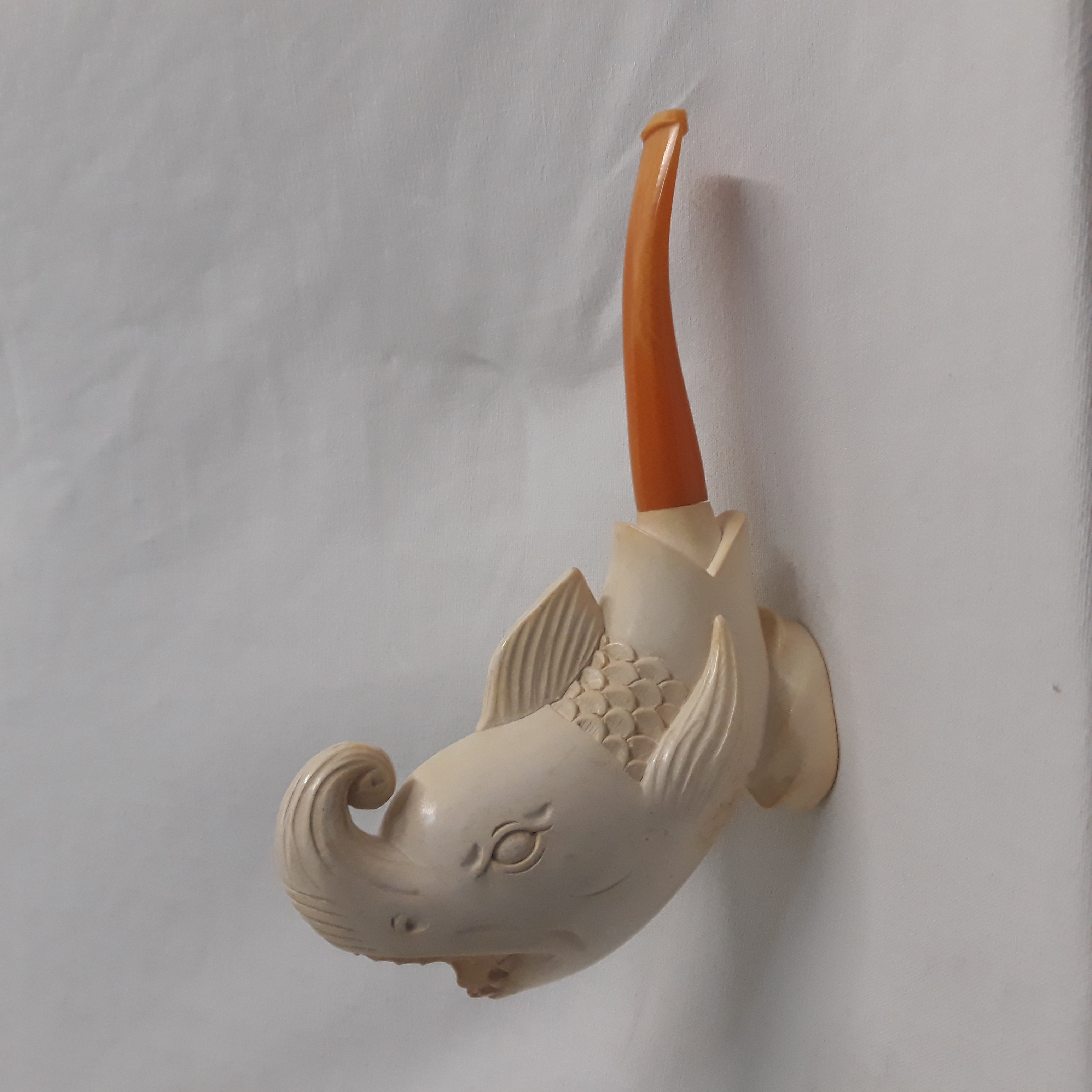 Pipe finement sculptée en écume de mer État correct - 60,00 € Pipe finement sculptée en écume de mer État correct reconditionné disponible sur Label Emmaüs
