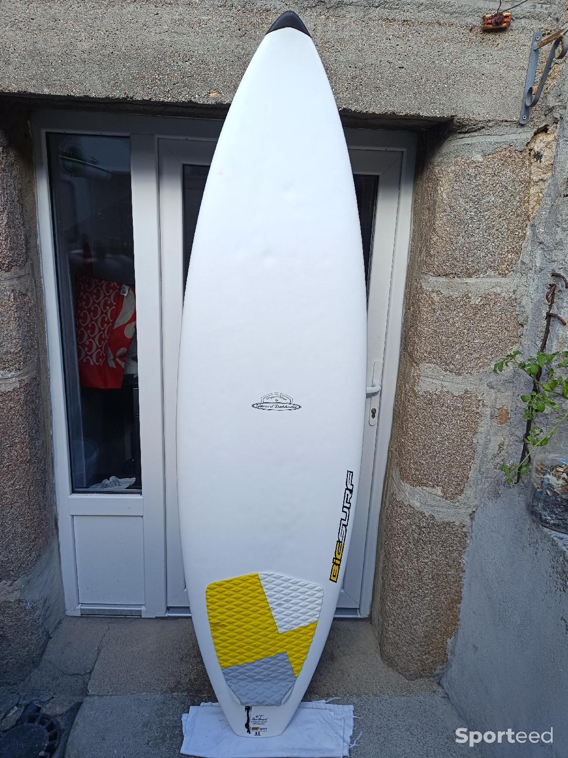 Planche de surf 6'7 Très bon état reconditionné disponible sur Sporteed | Dero