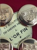 Voir photo 2 de Plaque de 12 boutons dorés avec un blason Plaque de 12 boutons dorés avec un blason Bon état reconditionné photo 2