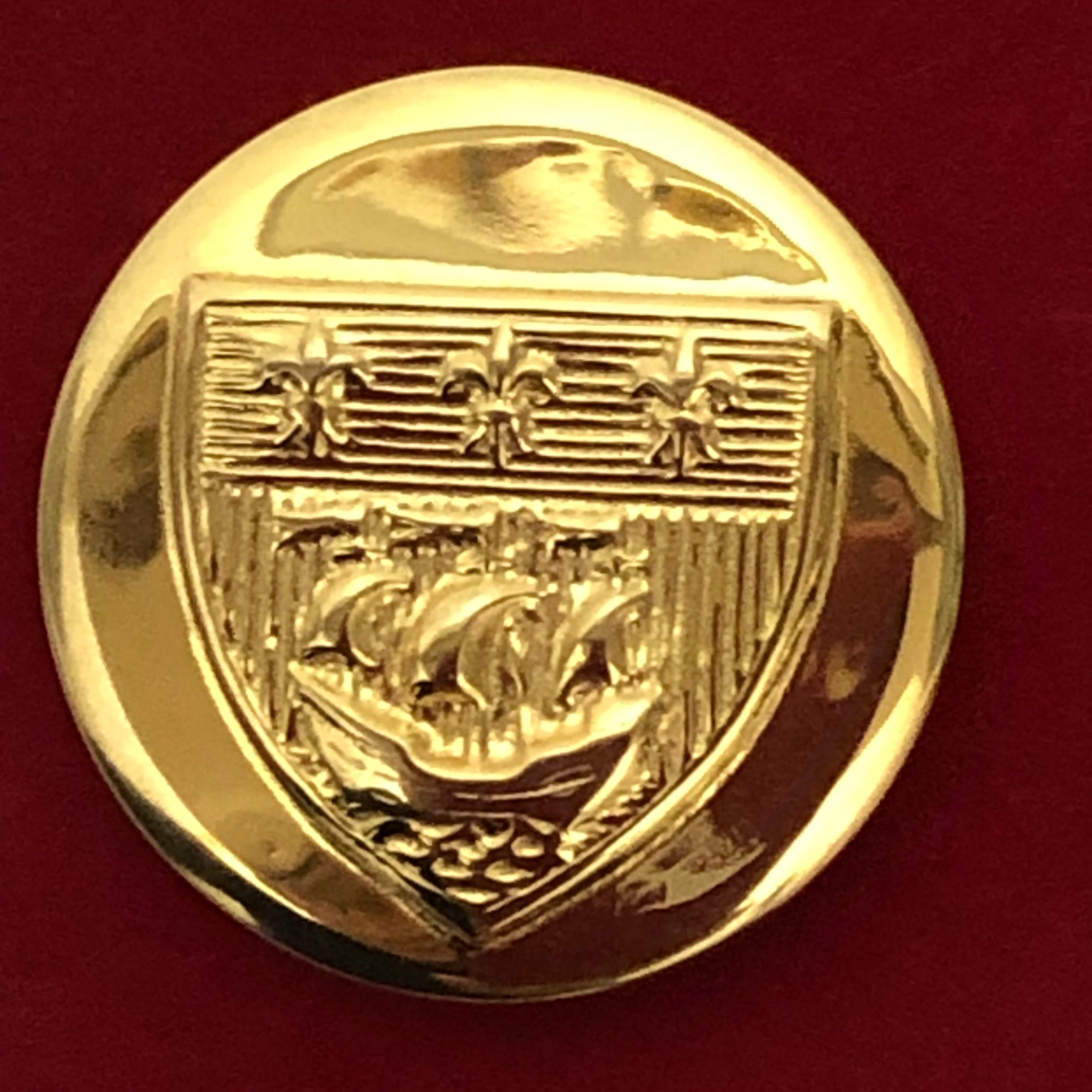 Voir photo 3 de Plaque de 12 boutons dorés avec un blason Plaque de 12 boutons dorés avec un blason Bon état reconditionné photo 3
