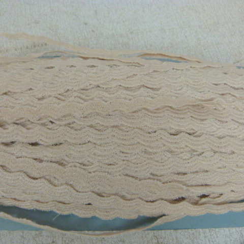 Voir photo 3 de Plaquette de Galon Beige Dimensions : Longueur de 9m 20 Largeur 0.5cm NEUF Plaquette de Galon Beige Dimensions : Longueur de 9m 20 Largeur 0.5cm NEUF Parfait état reconditionné photo 3