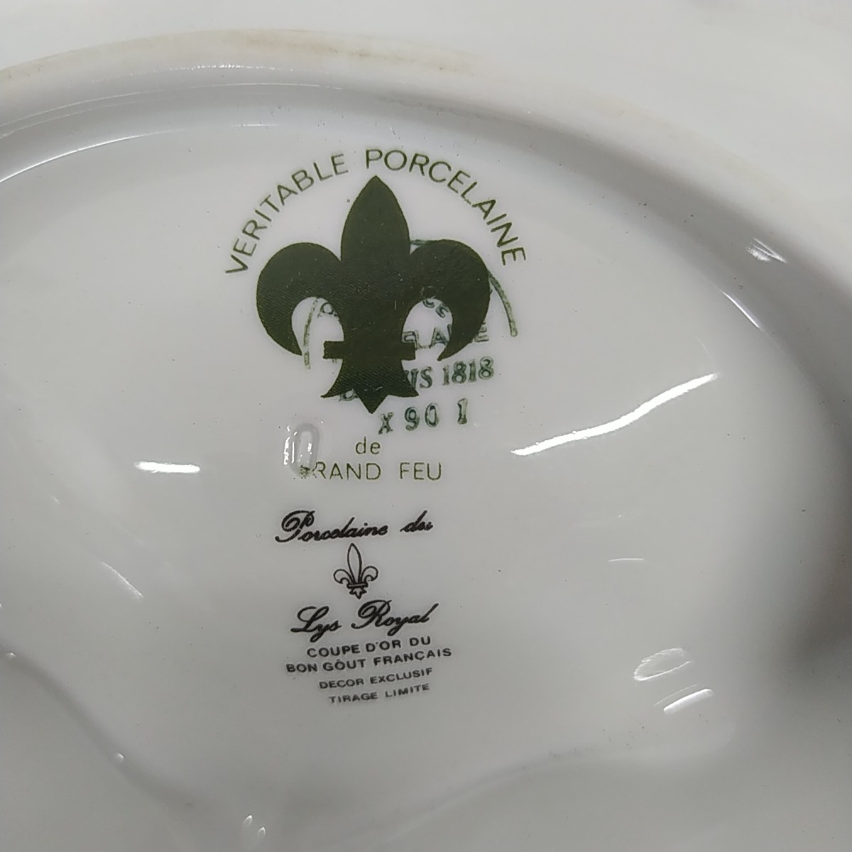 Voir photo 3 de Plat 3 compartiments en porcelaine du Lys Royal Plat 3 compartiments en porcelaine du Lys Royal Très bon état reconditionné photo 3