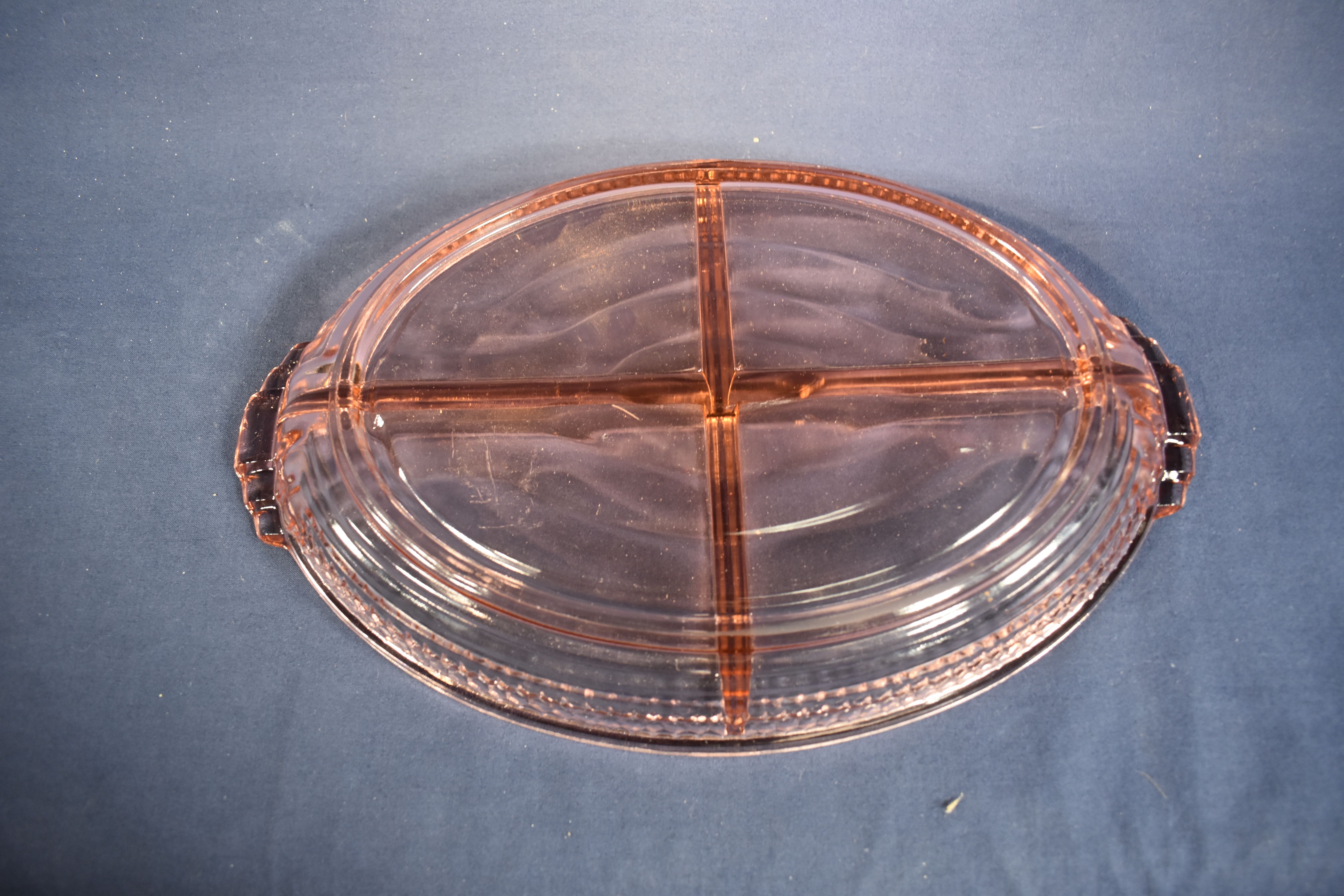 Voir photo 4 de Plat "Art Déco" année 30 / 40 à 4 compartiments type ravier, longueur 30, largeur 20 et hauteur 4 cm. Plat "Art Déco" année 30 / 40 à 4 compartiments type ravier, longueur 30, largeur 20 et hauteur 4 cm. reconditionné photo 4