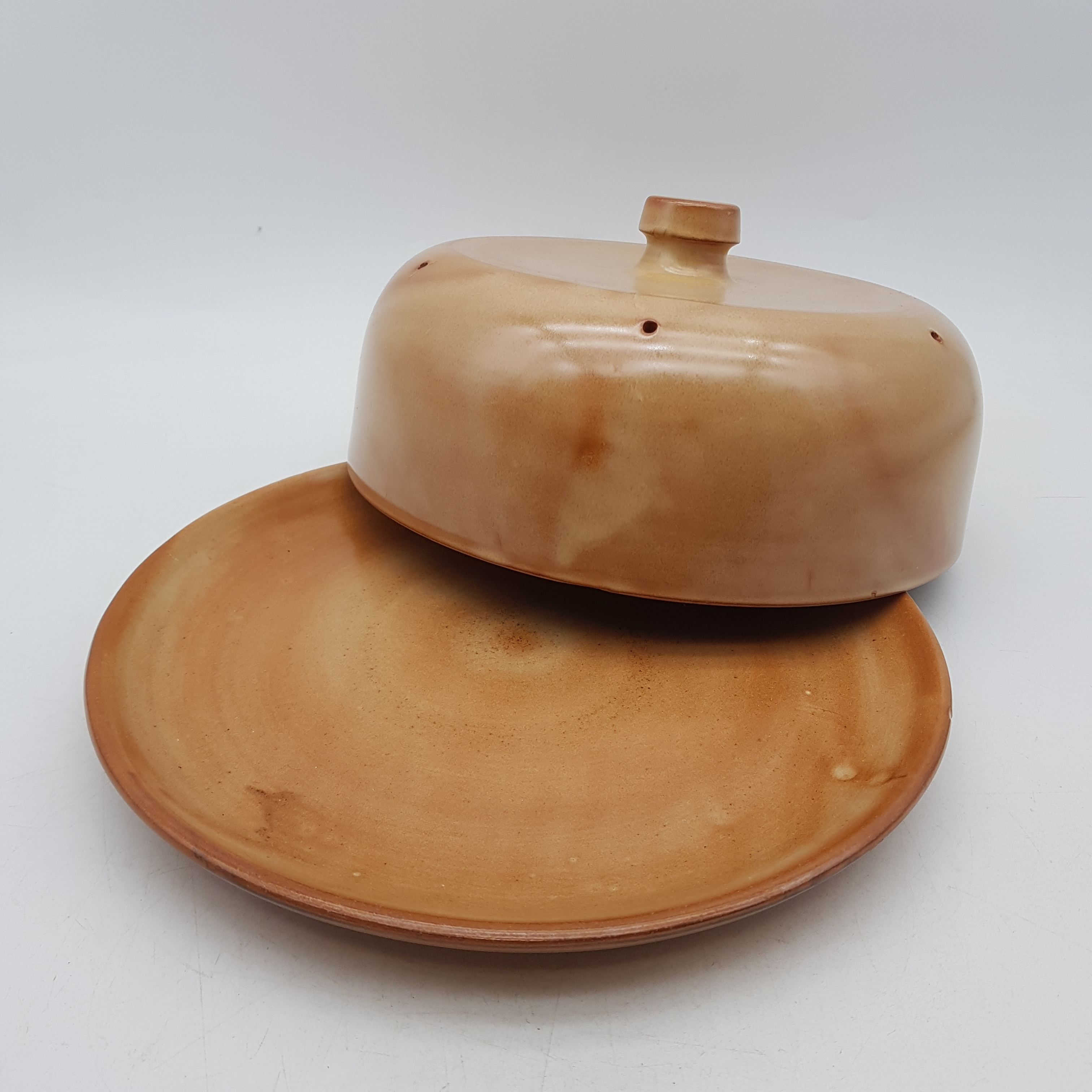 Voir photo 3 de Plat avec sa cloche à fromage, en grès - Vintage Plat avec sa cloche à fromage, en grès - Vintage Très bon état reconditionné photo 3