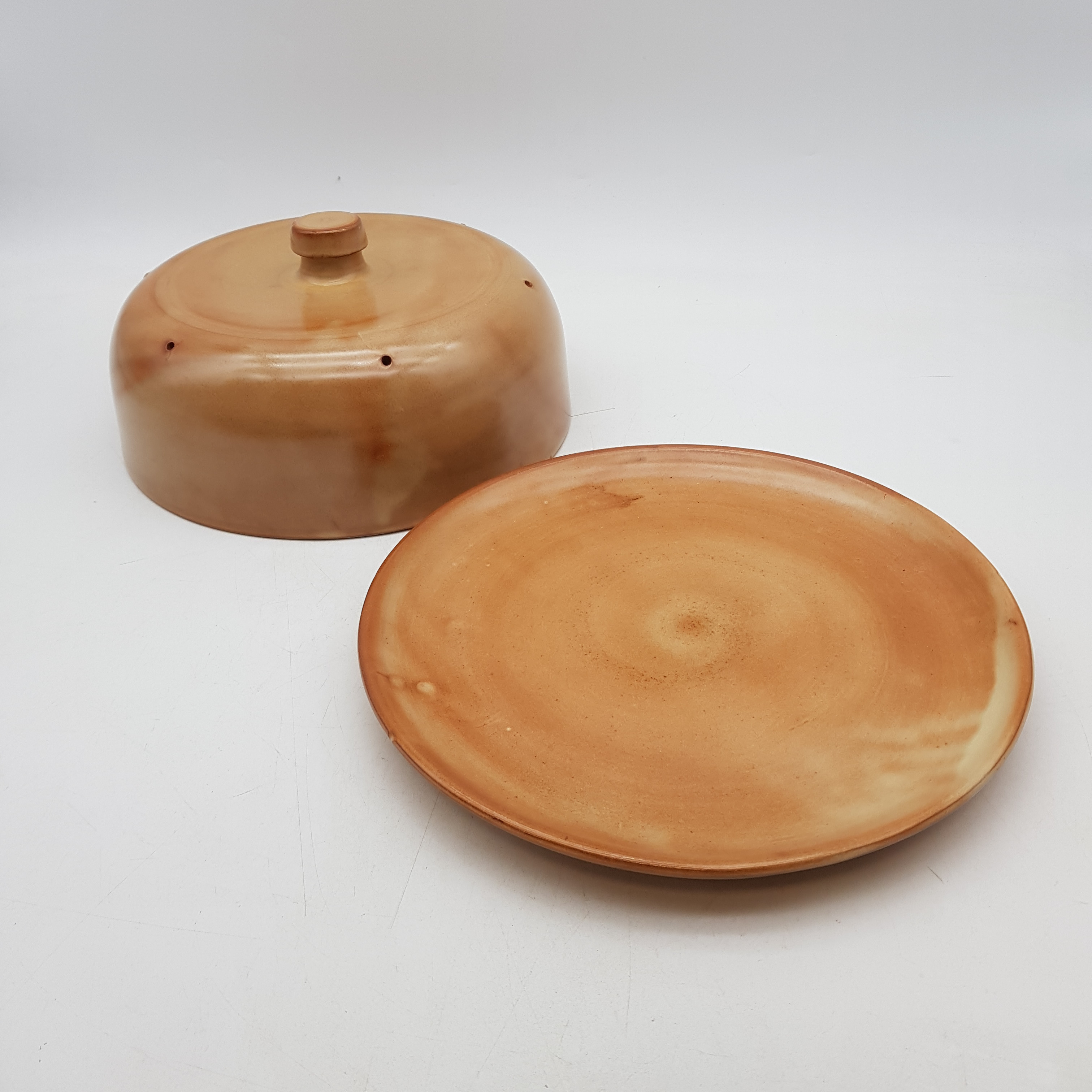 Voir photo 4 de Plat avec sa cloche à fromage, en grès - Vintage Plat avec sa cloche à fromage, en grès - Vintage Très bon état reconditionné photo 4