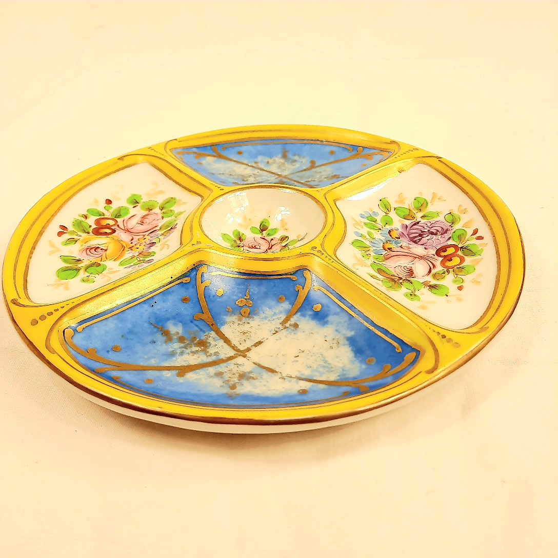 Plat de présentation à 5 compartiments - style vintage chic. Bon état - alternatives disponibles sur Dero Plat de présentation à 5 compartiments - style vintage chic. Bon état reconditionné (offre indisponible)