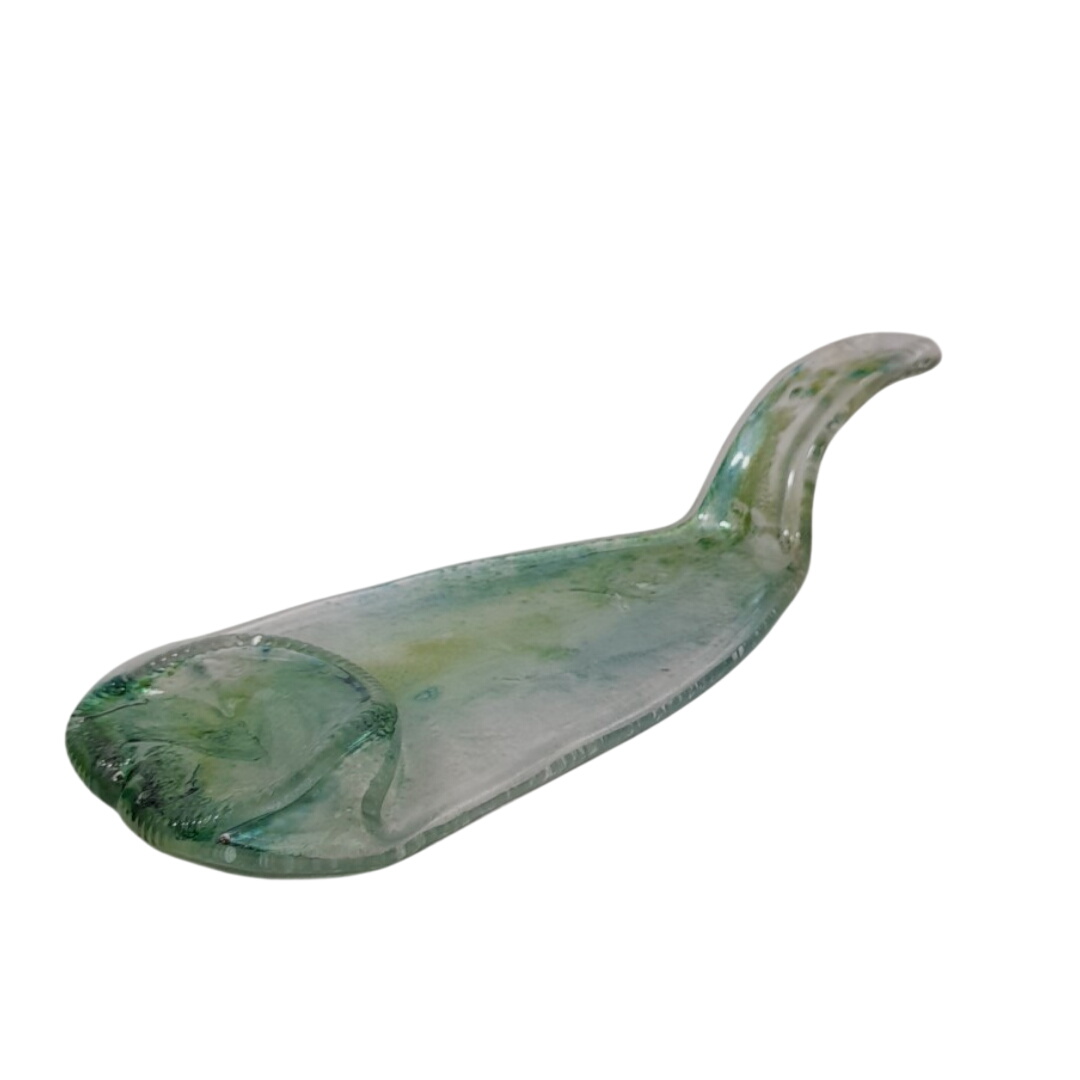 Plat de présentation / Repose-cuillère design en verre upcyclé – Bouteille thermofondue artisanale Très bon état - 12,00 € Plat de présentation / Repose-cuillère design en verre upcyclé – Bouteille thermofondue artisanale Très bon état reconditionné disponible sur Label Emmaüs