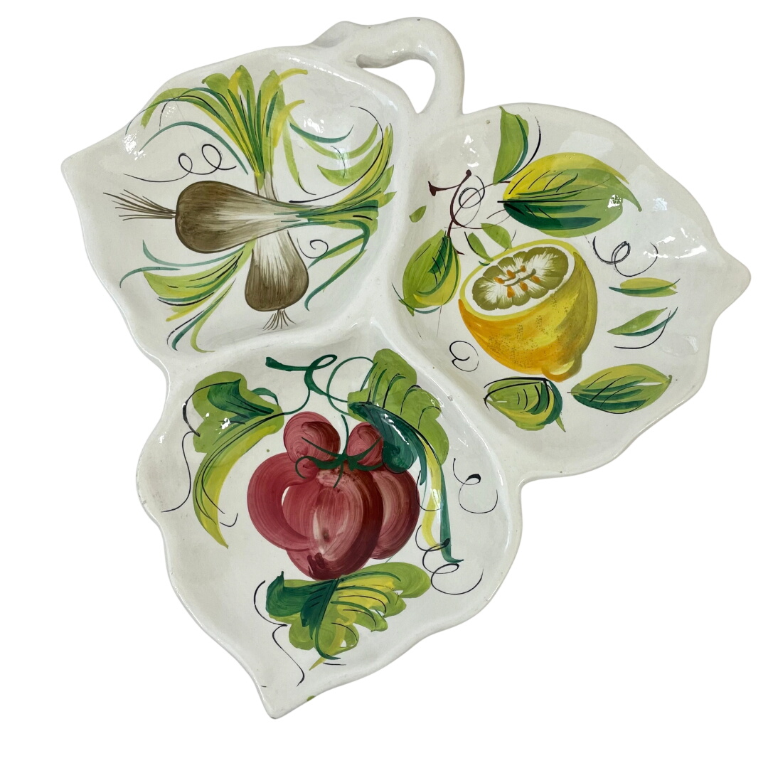 Plat de Service à Compartiments en Céramique – Artisanat d'Italie Très bon état - 10,00 € Plat de Service à Compartiments en Céramique – Artisanat d'Italie Très bon état reconditionné disponible sur Label Emmaüs