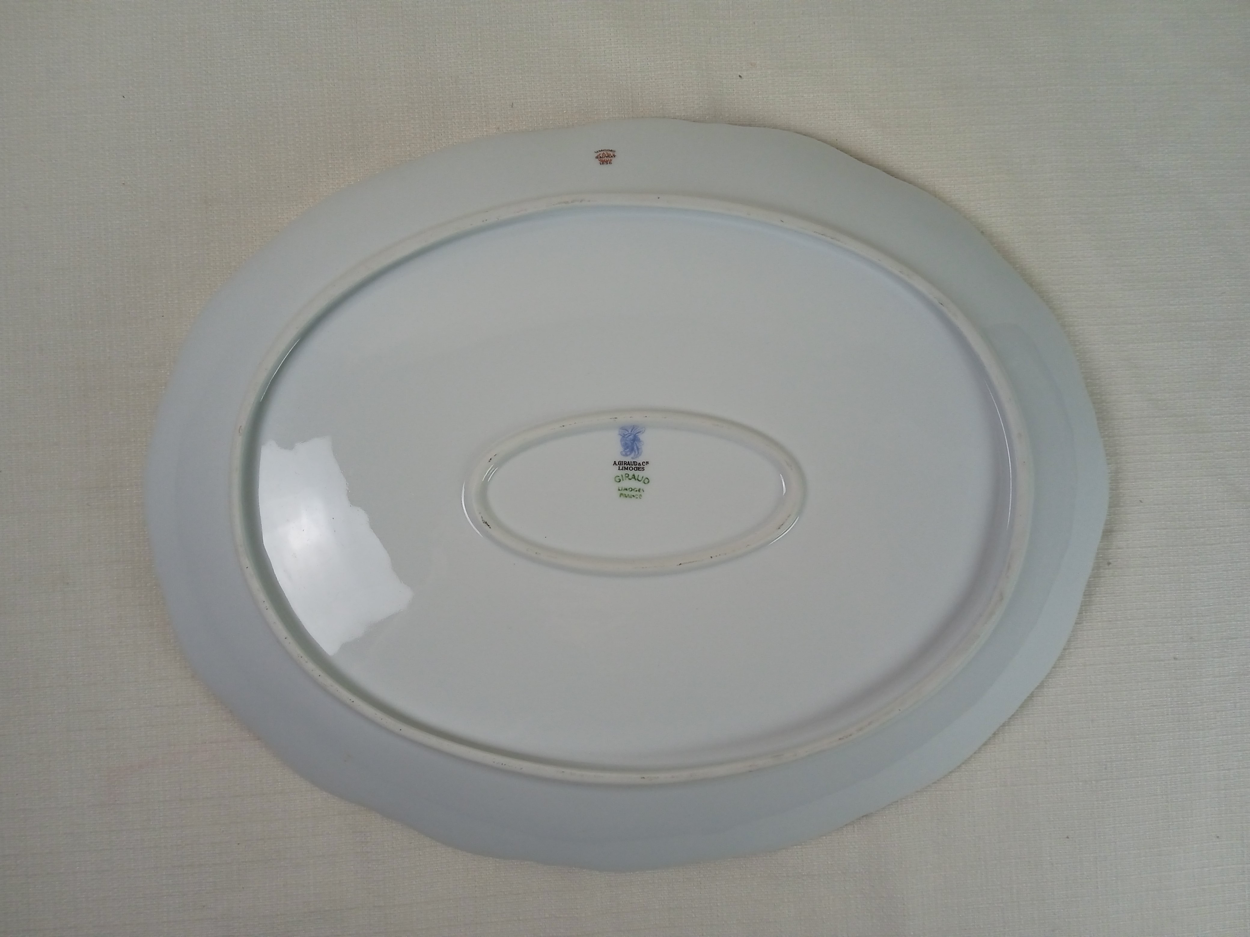 Voir photo 3 de Plat de service à poisson en porcelaine A. Giraud et Compagnie - Limoges Sauviat - 1836 Plat de service à poisson en porcelaine A. Giraud et Compagnie - Limoges Sauviat - 1836 Bon état reconditionné photo 3