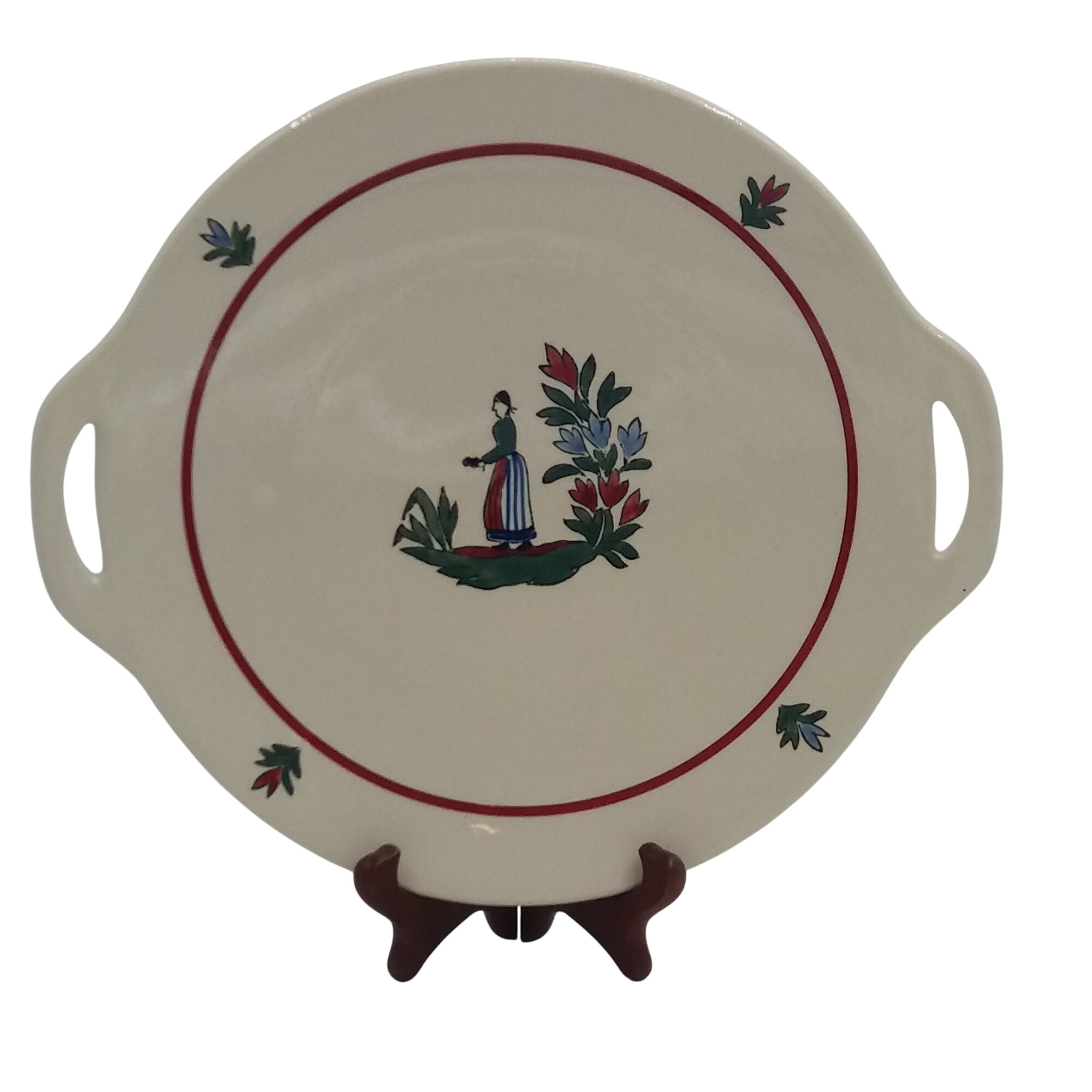 Plat de service ancien. Polychrome. Motif Breton. Gien. Bon état - 30,00 € Plat de service ancien. Polychrome. Motif Breton. Gien. Bon état reconditionné disponible sur Label Emmaüs