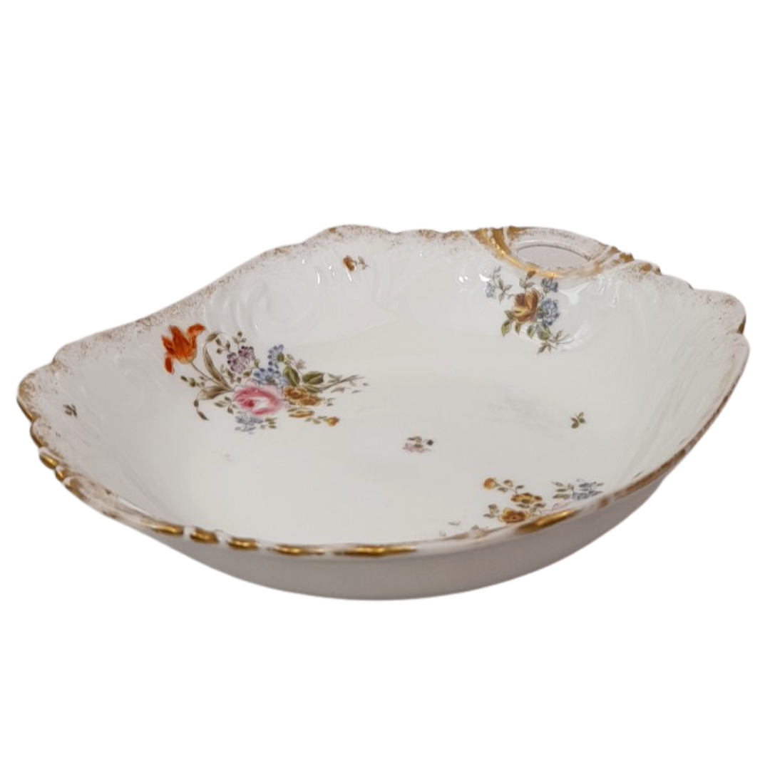 Voir photo 3 de Plat de Service Creux à Oreilles en Porcelaine de Limoges "AH & Cie" – Décor floral & dorure Plat de Service Creux à Oreilles en Porcelaine de Limoges "AH & Cie" – Décor floral & dorure Bon état reconditionné photo 3