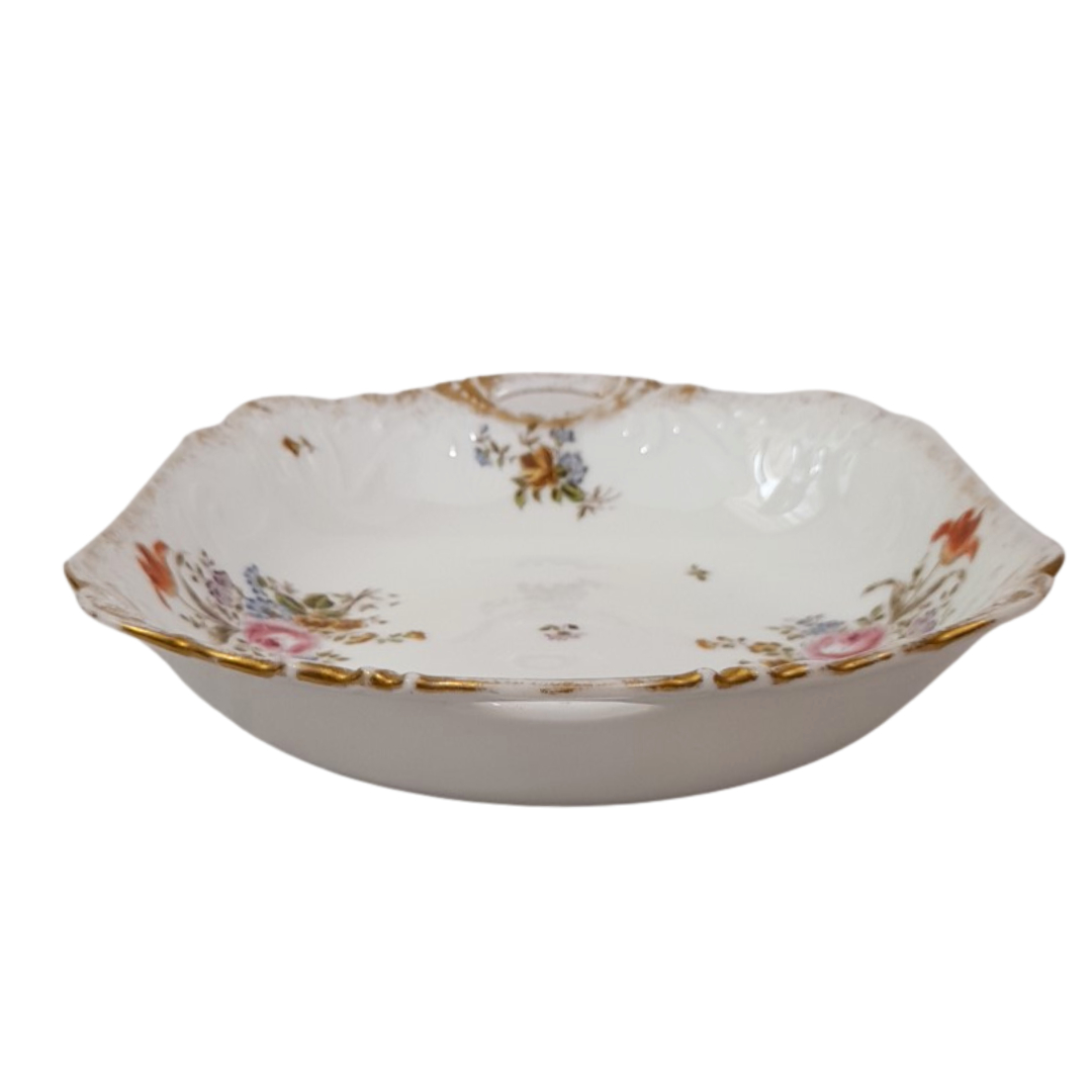 Voir photo 5 de Plat de Service Creux à Oreilles en Porcelaine de Limoges "AH & Cie" – Décor floral & dorure Plat de Service Creux à Oreilles en Porcelaine de Limoges "AH & Cie" – Décor floral & dorure Bon état reconditionné photo 5