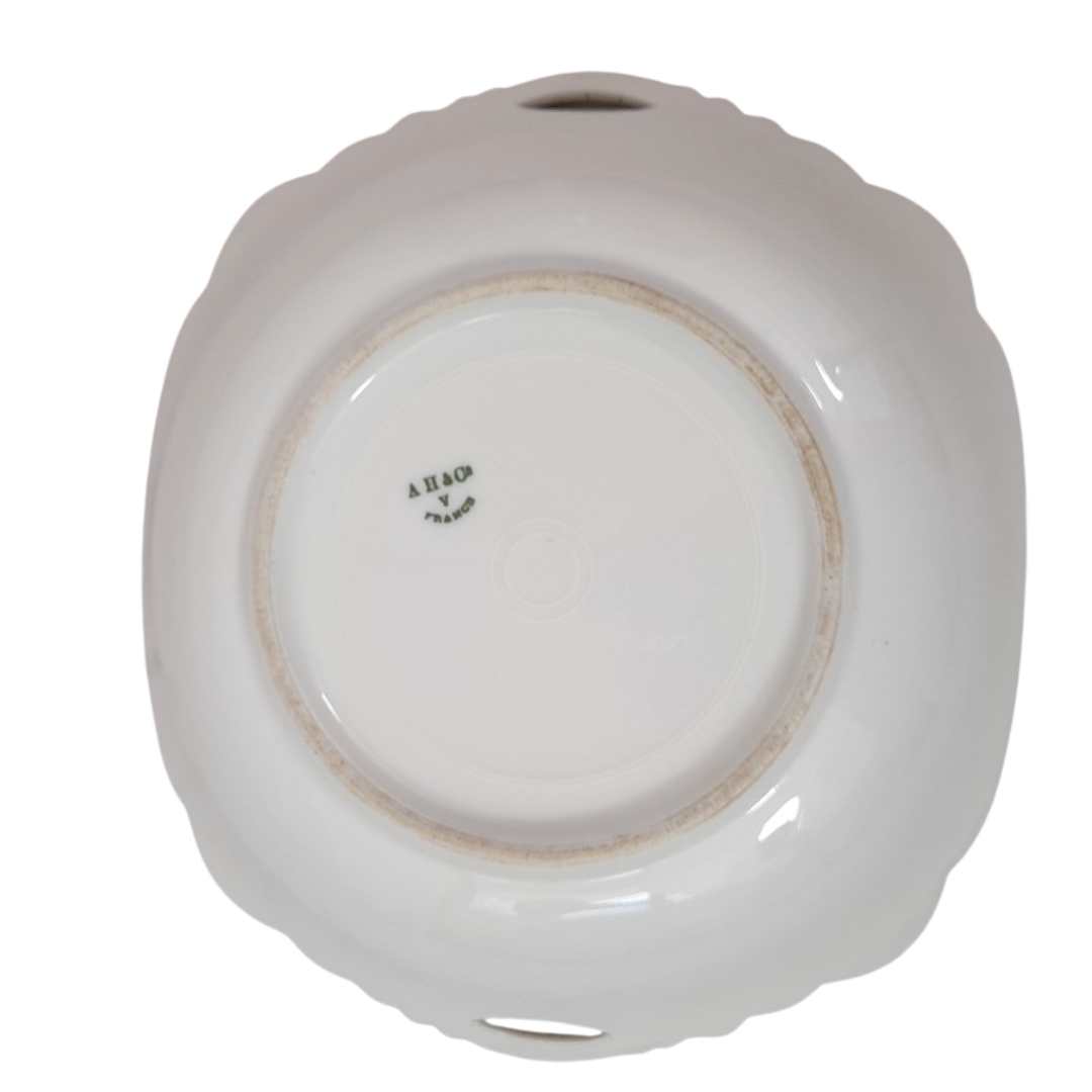 Voir photo 6 de Plat de Service Creux à Oreilles en Porcelaine de Limoges "AH & Cie" – Décor floral & dorure Plat de Service Creux à Oreilles en Porcelaine de Limoges "AH & Cie" – Décor floral & dorure Bon état reconditionné photo 6