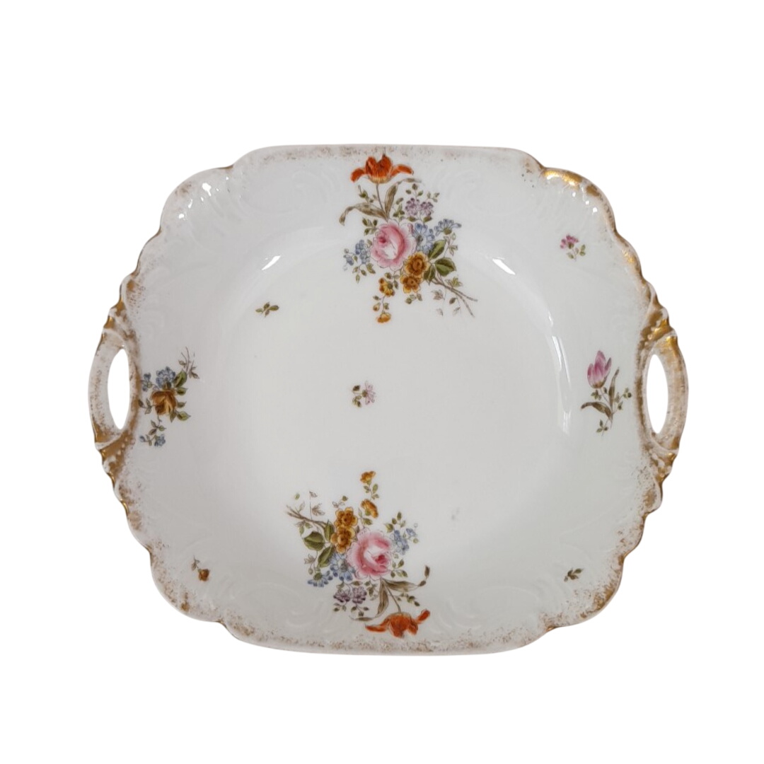 Plat de Service Creux à Oreilles en Porcelaine de Limoges "AH & Cie" – Décor floral & dorure Bon état - 10,00 € Plat de Service Creux à Oreilles en Porcelaine de Limoges "AH & Cie" – Décor floral & dorure Bon état reconditionné disponible sur Label Emmaüs