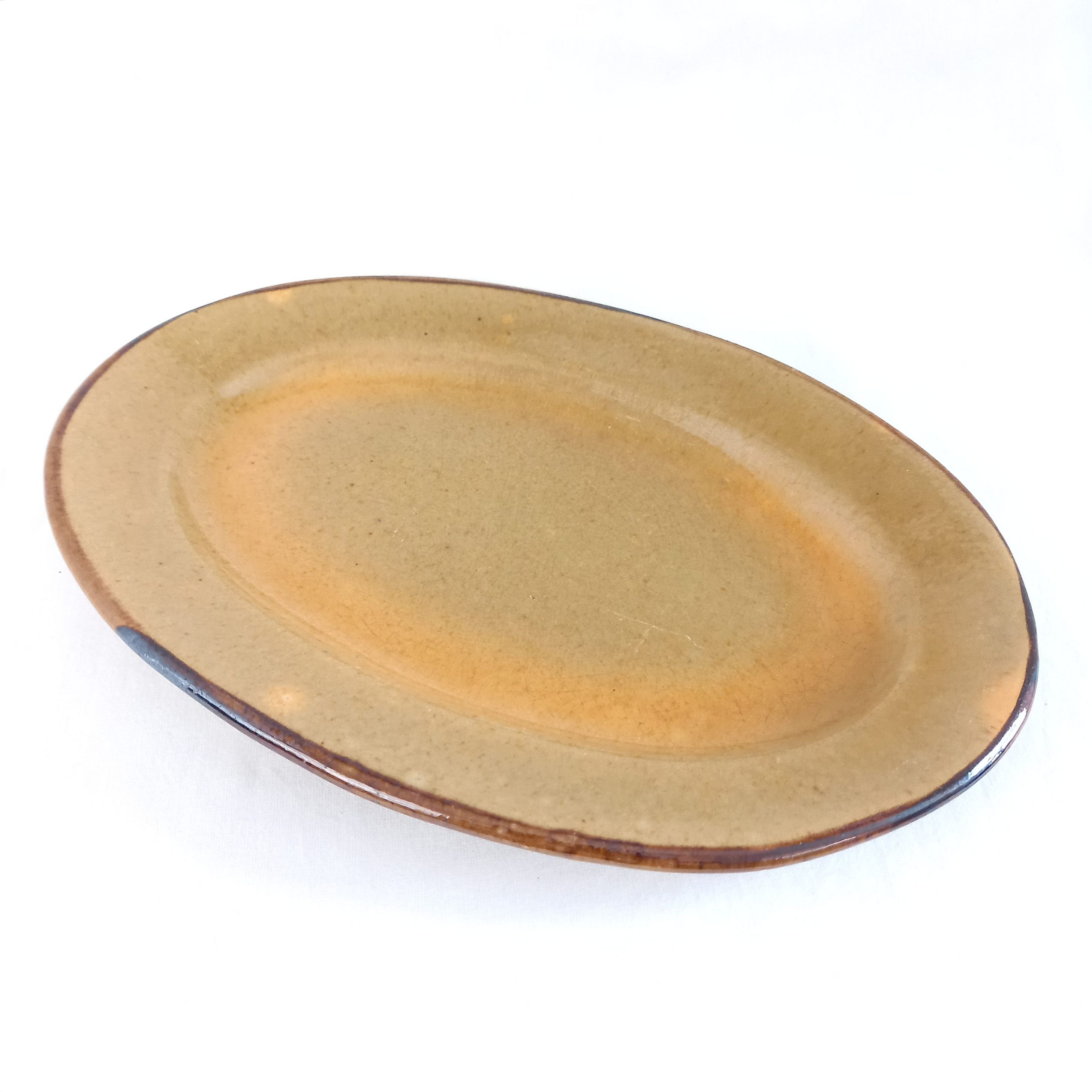 Plat de service en céramique - JB Chiapello - Vallauris - 23,00 € Plat de service en céramique - JB Chiapello - Vallauris reconditionné disponible sur Label Emmaüs