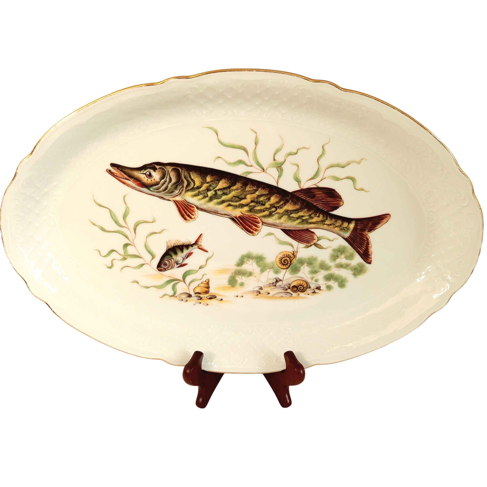 Plat de service ovale en porcelaine de Limoges, manufacture Sofafils, motif "brochet" Très bon état - 17,00 € Plat de service ovale en porcelaine de Limoges, manufacture Sofafils, motif "brochet" Très bon état reconditionné disponible sur Label Emmaüs