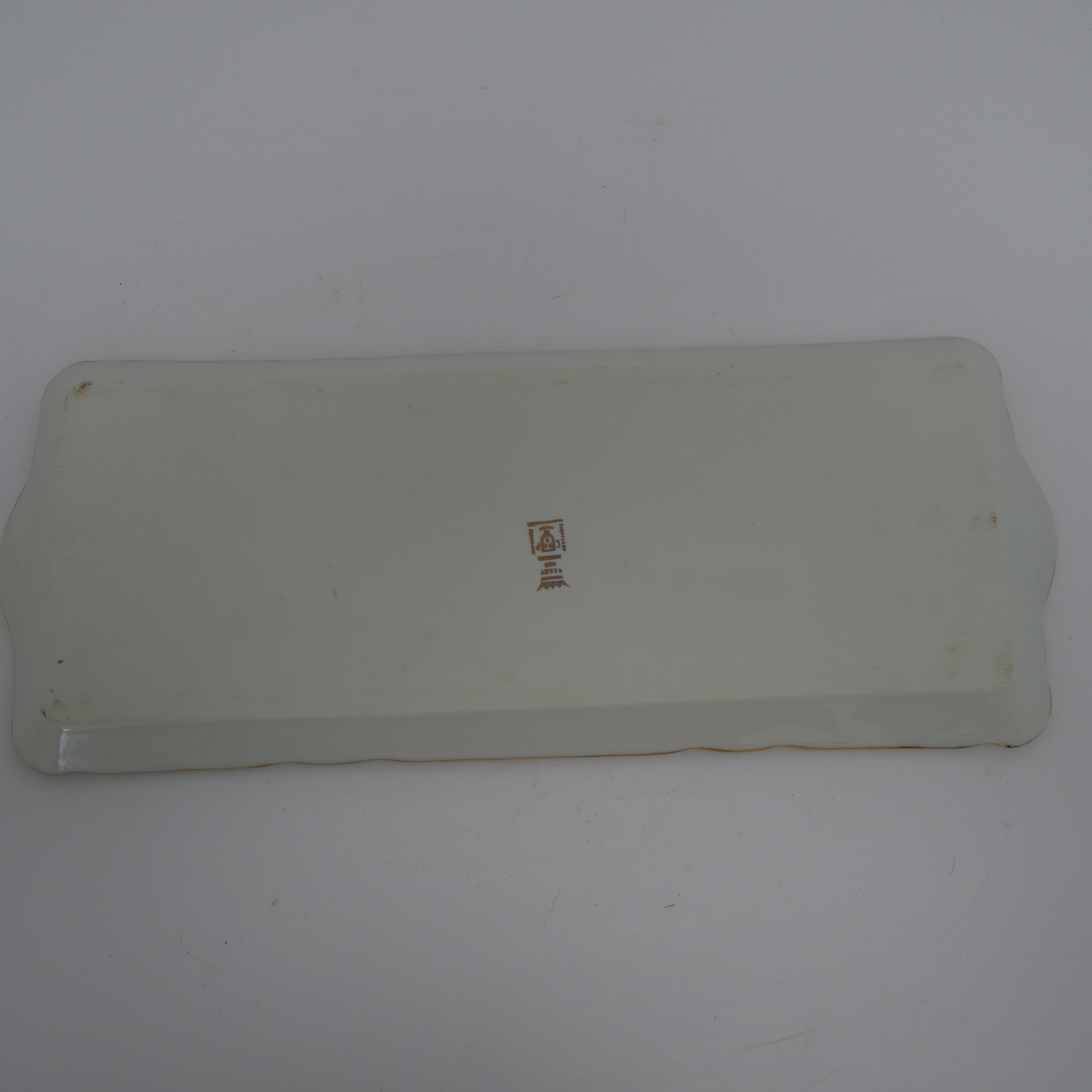 Voir photo 4 de Plat de Service Rectangulaire en Porcelaine - Décor Fleurs Bleues, Bord Doré Plat de Service Rectangulaire en Porcelaine - Décor Fleurs Bleues, Bord Doré Bon état reconditionné photo 4