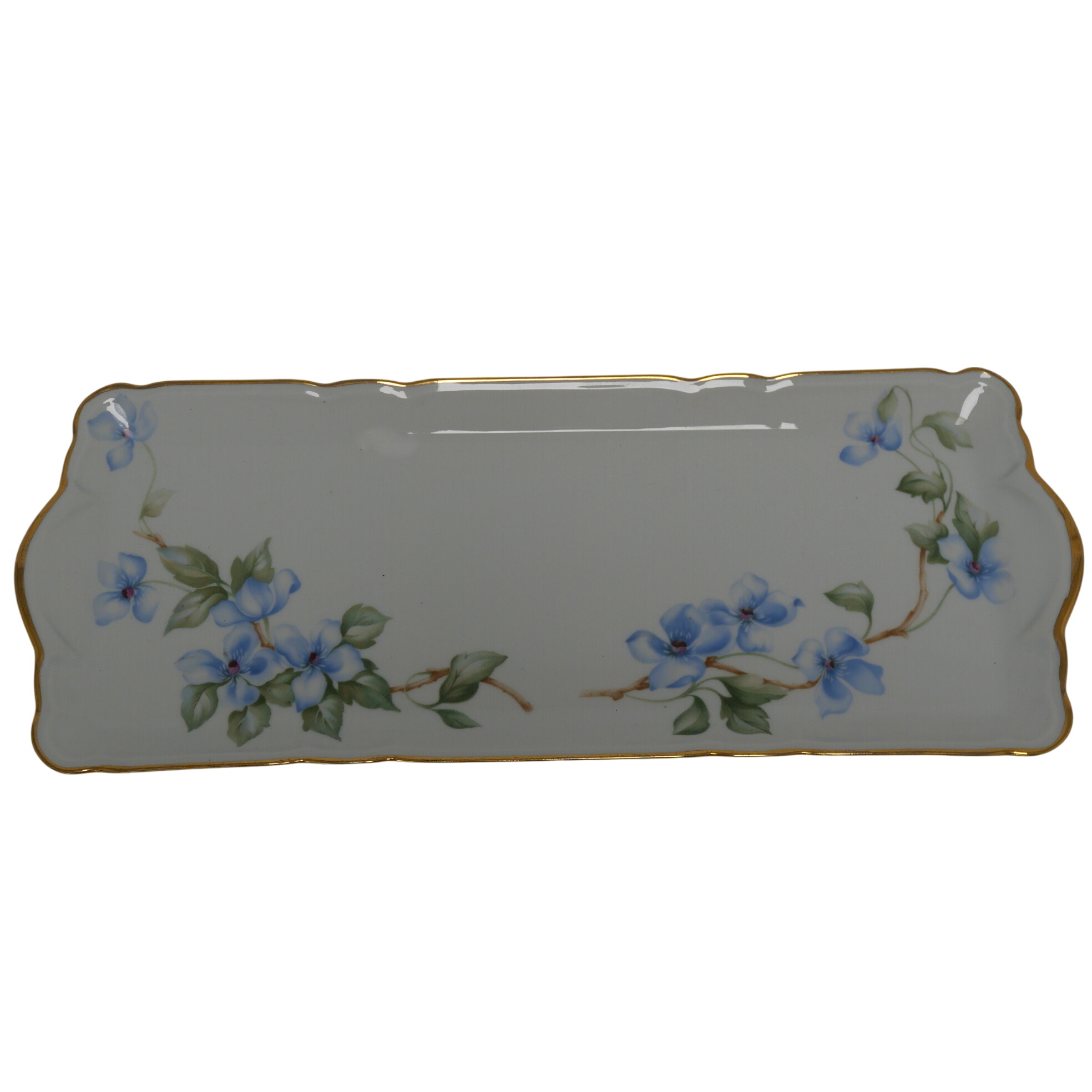 Acheter Plat de Service Rectangulaire en Porcelaine - Décor Fleurs Bleues, Bord Doré Bon état - 15,40 € Plat de Service Rectangulaire en Porcelaine - Décor Fleurs Bleues, Bord Doré Bon état reconditionné disponible sur Label Emmaüs