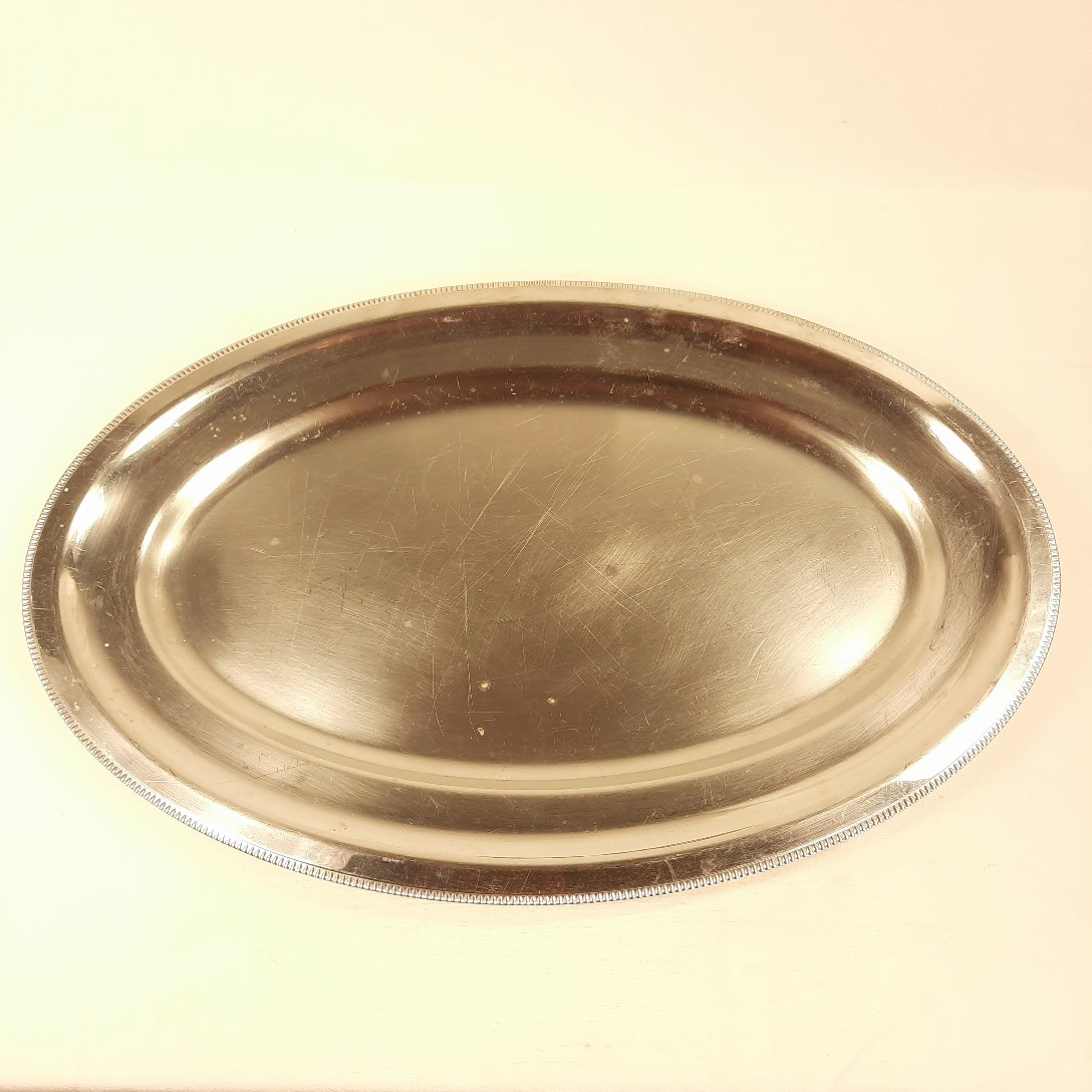 Acheter plat en inox plat style Louis XVI Très bon état - 15,00 € plat en inox plat style Louis XVI Très bon état reconditionné disponible sur Label Emmaüs