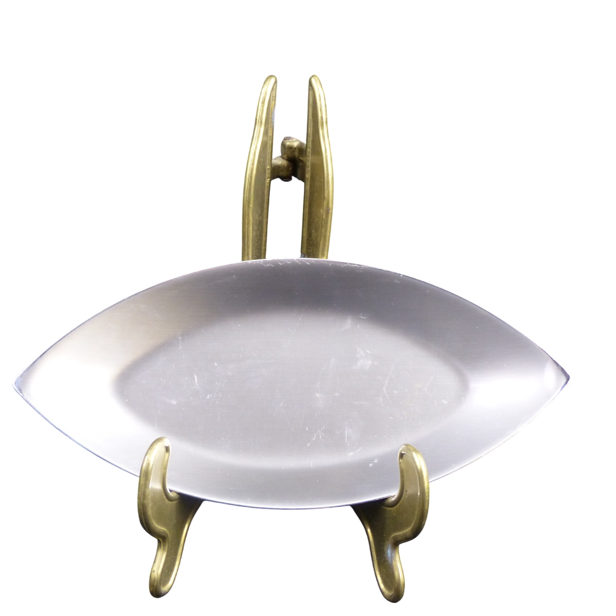 Acheter Plat ovale en inox massif - Guy Degrenne Bon état - 11,00 € Plat ovale en inox massif - Guy Degrenne Bon état reconditionné disponible sur Label Emmaüs