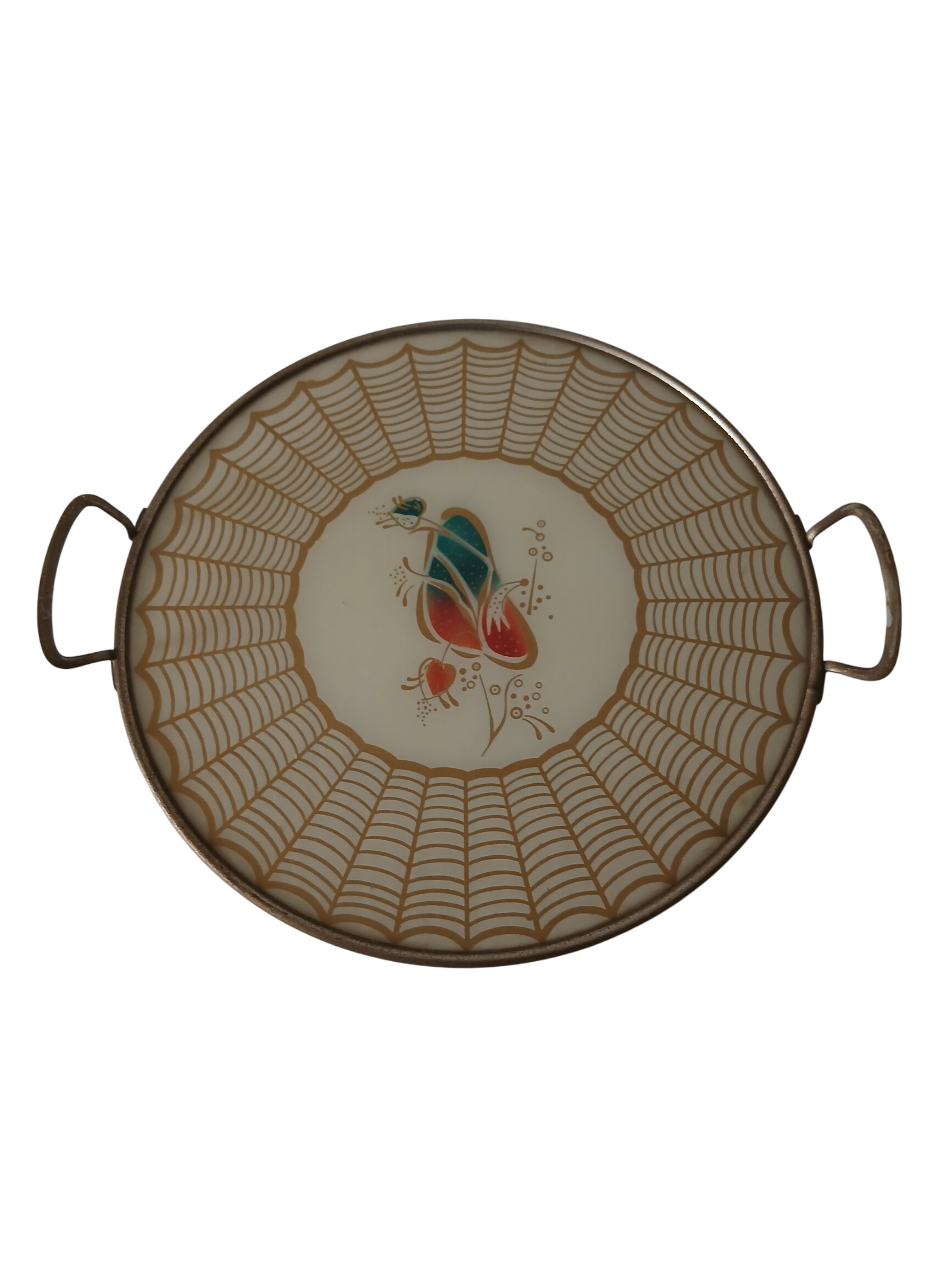 Plat rond à gateaux ou fromage en métal. Très bon état - 12,00 € Plat rond à gateaux ou fromage en métal. Très bon état reconditionné disponible sur Label Emmaüs