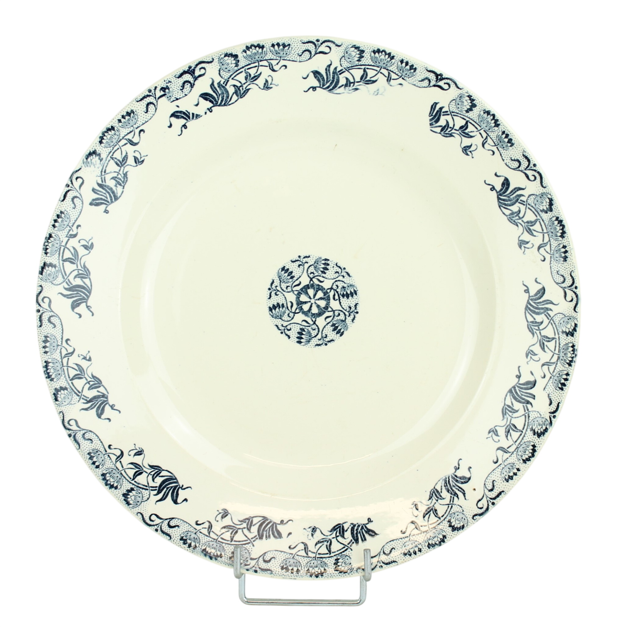 Plat "Roxane", U&Cie Sarregemines - Faïence Bon état - 14,00 € Plat "Roxane", U&Cie Sarregemines - Faïence Bon état reconditionné disponible sur Label Emmaüs