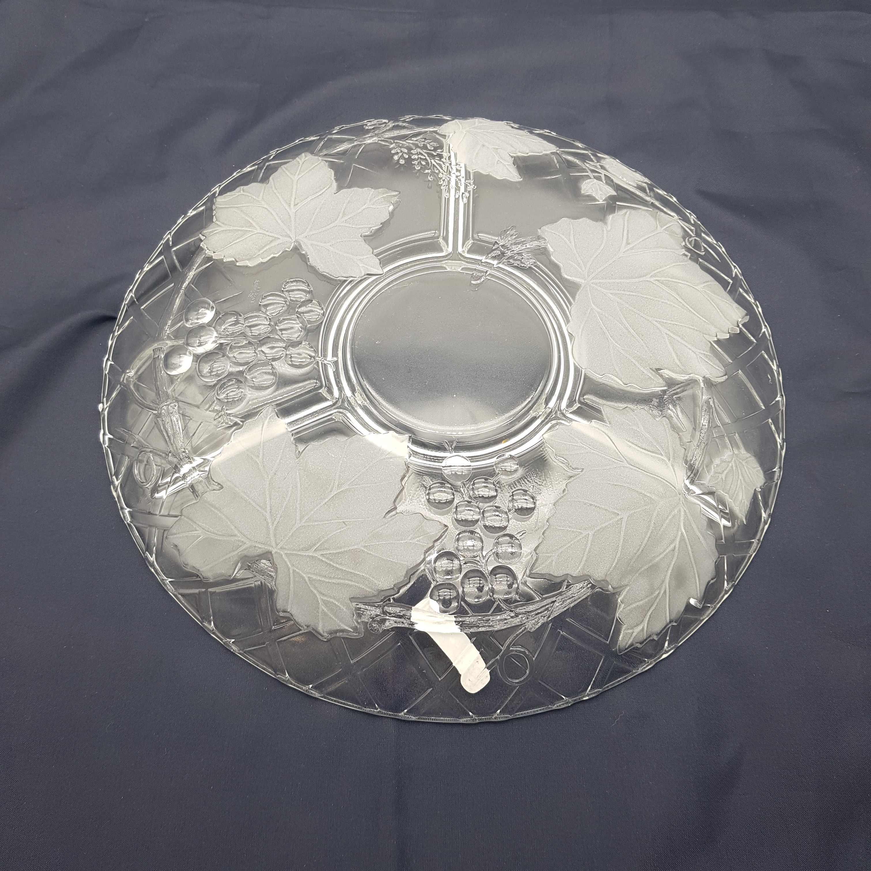 Voir photo 5 de Plat serviteur 4 compartiments - Verre transparent - Motif raisin et feuille de vigne Plat serviteur 4 compartiments - Verre transparent - Motif raisin et feuille de vigne Très bon état reconditionné photo 5